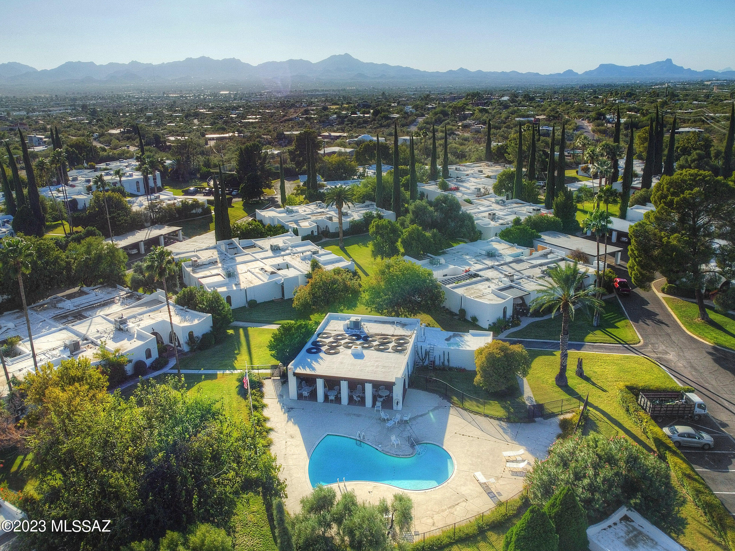 Las Lomitas (1) - Residential