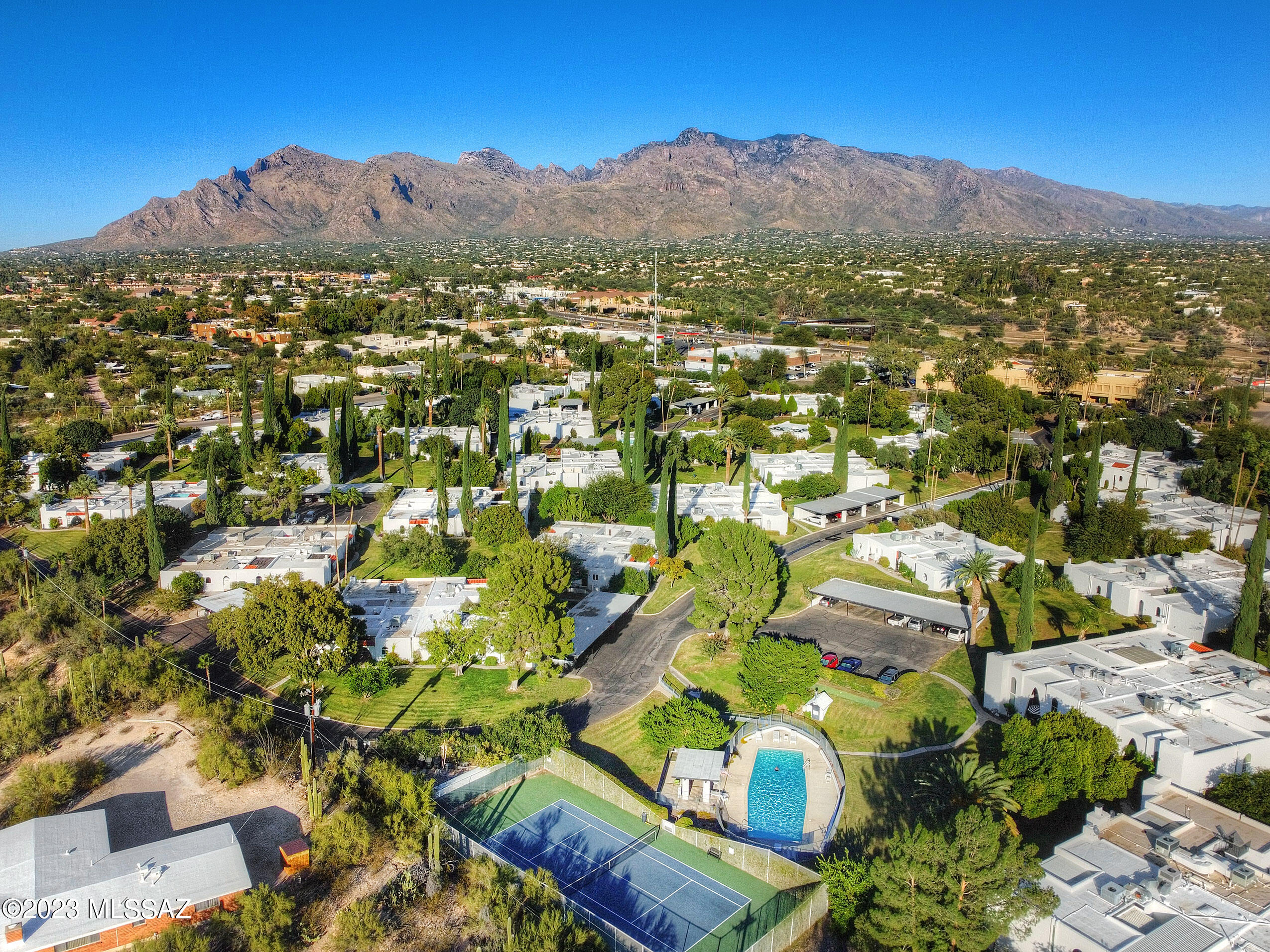 Las Lomitas (1) - Residential