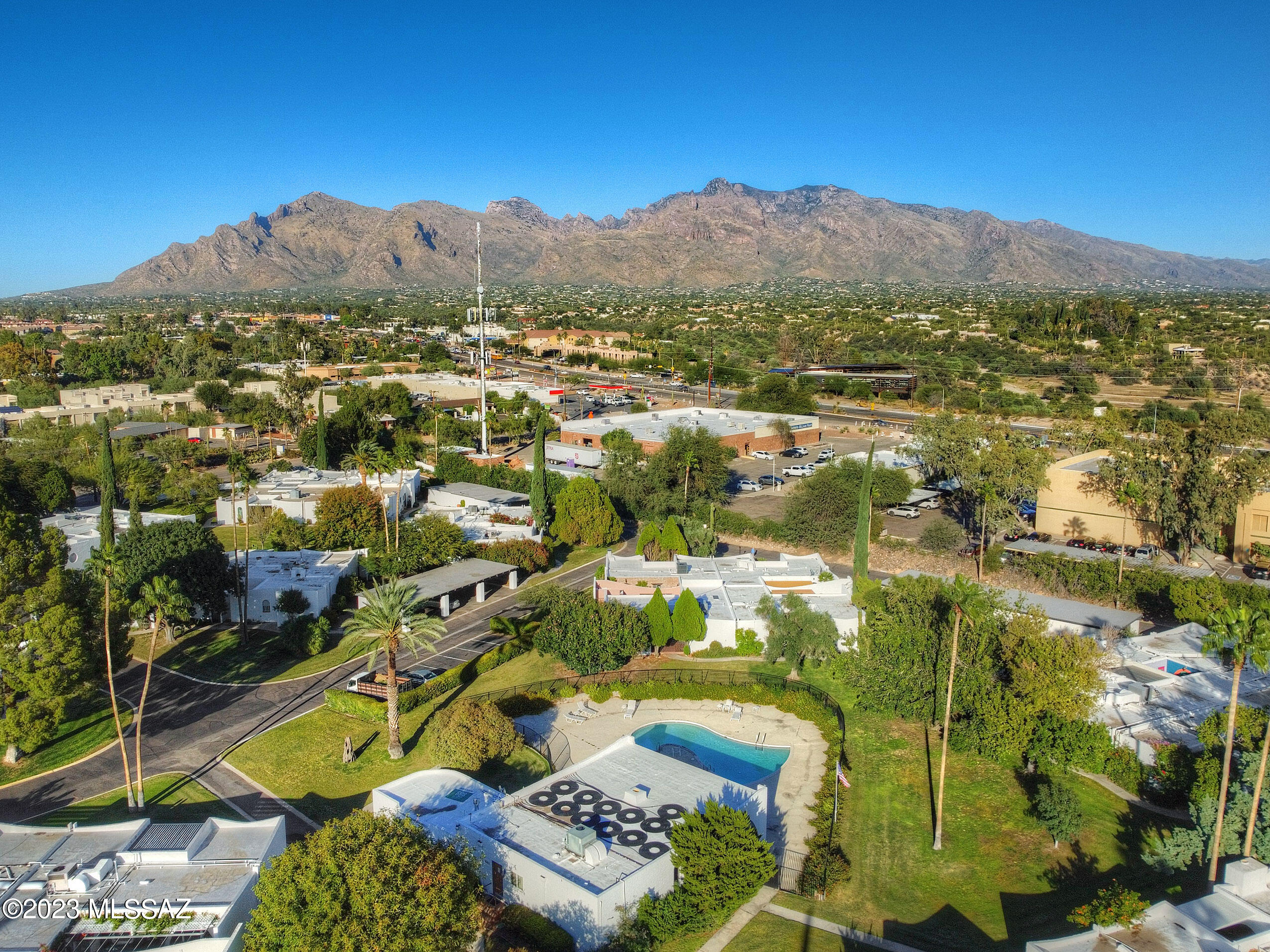 Las Lomitas (1) - Residential