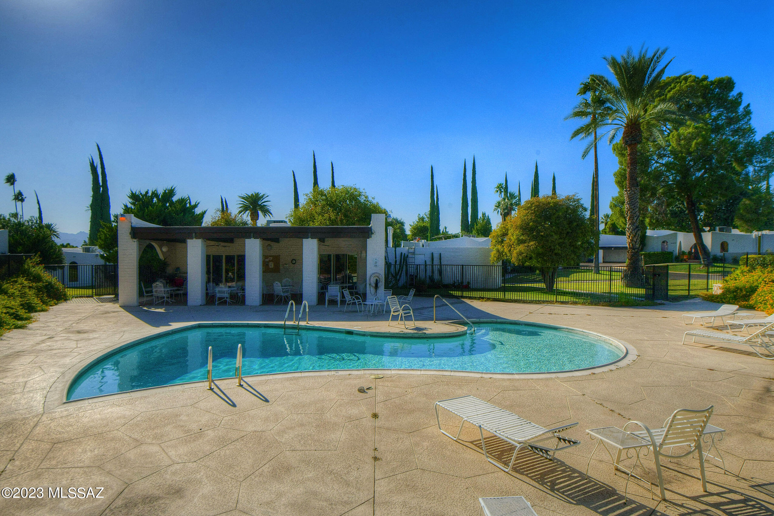 Las Lomitas (1) - Residential