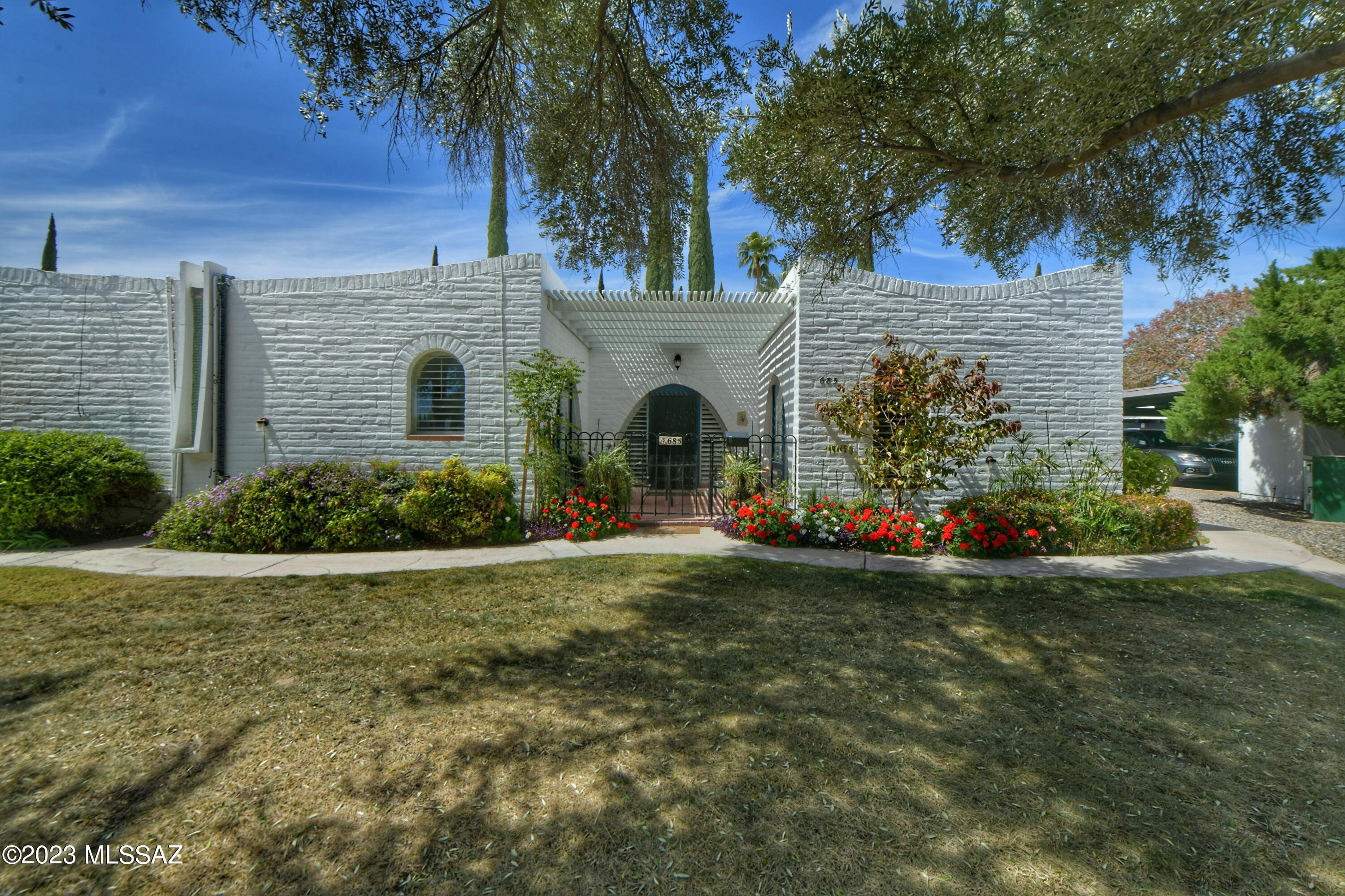 Las Lomitas (1) - Residential