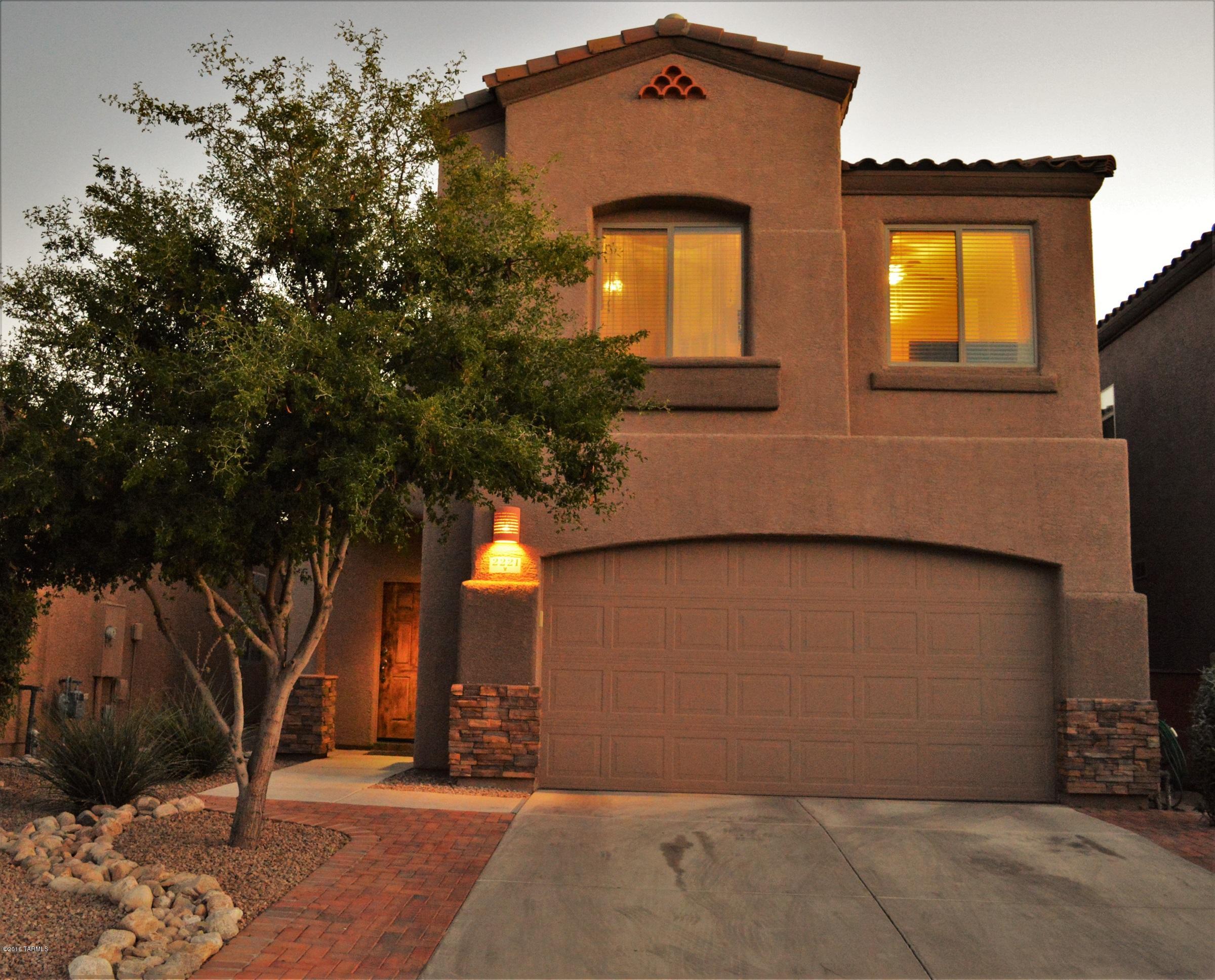 Captivating Northwest home situated in Riverside Crossing.  Upgraded kitchen cabinets and granite counters.  Spacious floor plan with an incredible backyard which has been tastefully redone.  Outdoor Ramada, bar and grill area is excellent for entertaining family and friends.  Minutes away from shopping and entertainment.  Park and Community pool nearby.