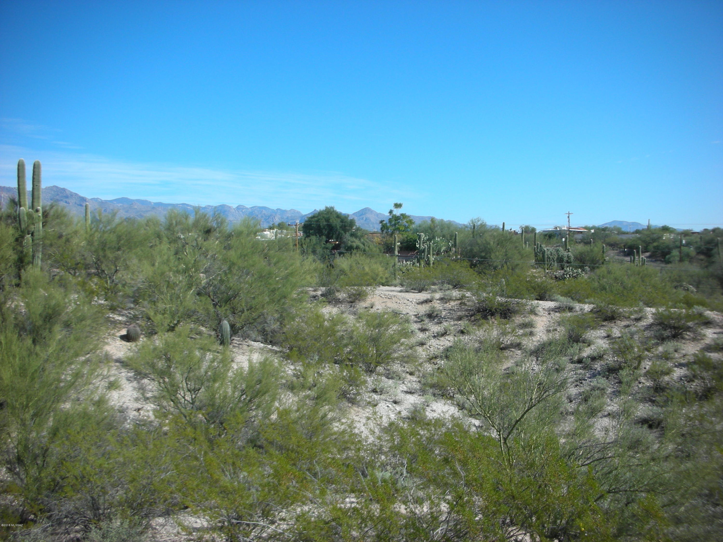 One of those unusual, ''SLEEPER LOTS'' offered at a GREAT PRICE in a GREAT, FOOTHILLS LOCATION. 2 potential building sites, see attached DOCUMENTS for TOPO SURVEY, CCR'S, ROAD/GATE MAINTENANE AGREEMENT  and much more. Build on the RIDGETOP as you enter the gate for BIG CITY and MOUNTAIN VIEWS or follow the easement rd around to the west and build just East of the road for a lower and more PRIVATE SETTING. Walk to JCC, George Mehl or Brandi Fenton Park or the River Walk from this CONVENIENT, lower foothills neighborhood of only 4 other homes. All utilities to the site including gas, electric, phone, water and sewer. Nothiong like this for ONLY $94,900. Call for details about  available lot loan financing.