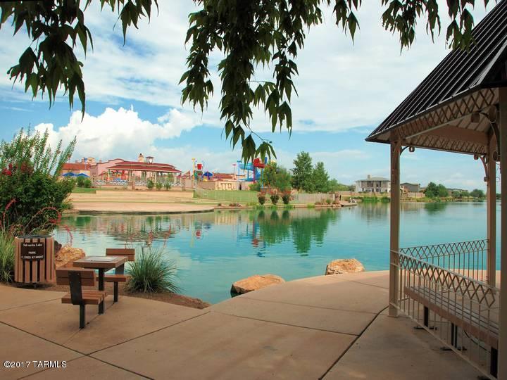 Don't miss this lovely open floor plan! Many great features make this home a great place to live. Also take advantage of that Rancho Sahuarita offers in recreational activities and amenities!