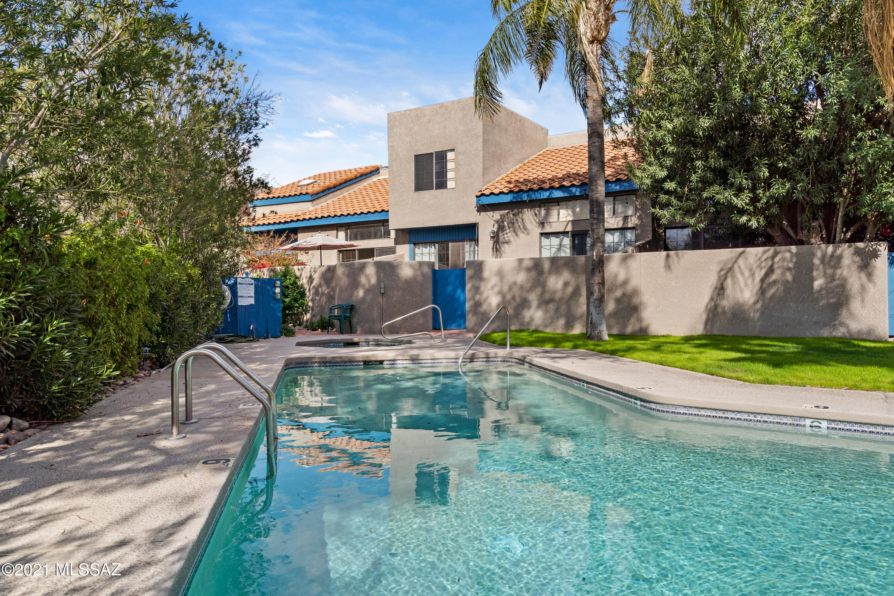 East Elm Place Townhomes (1-10) - Residential