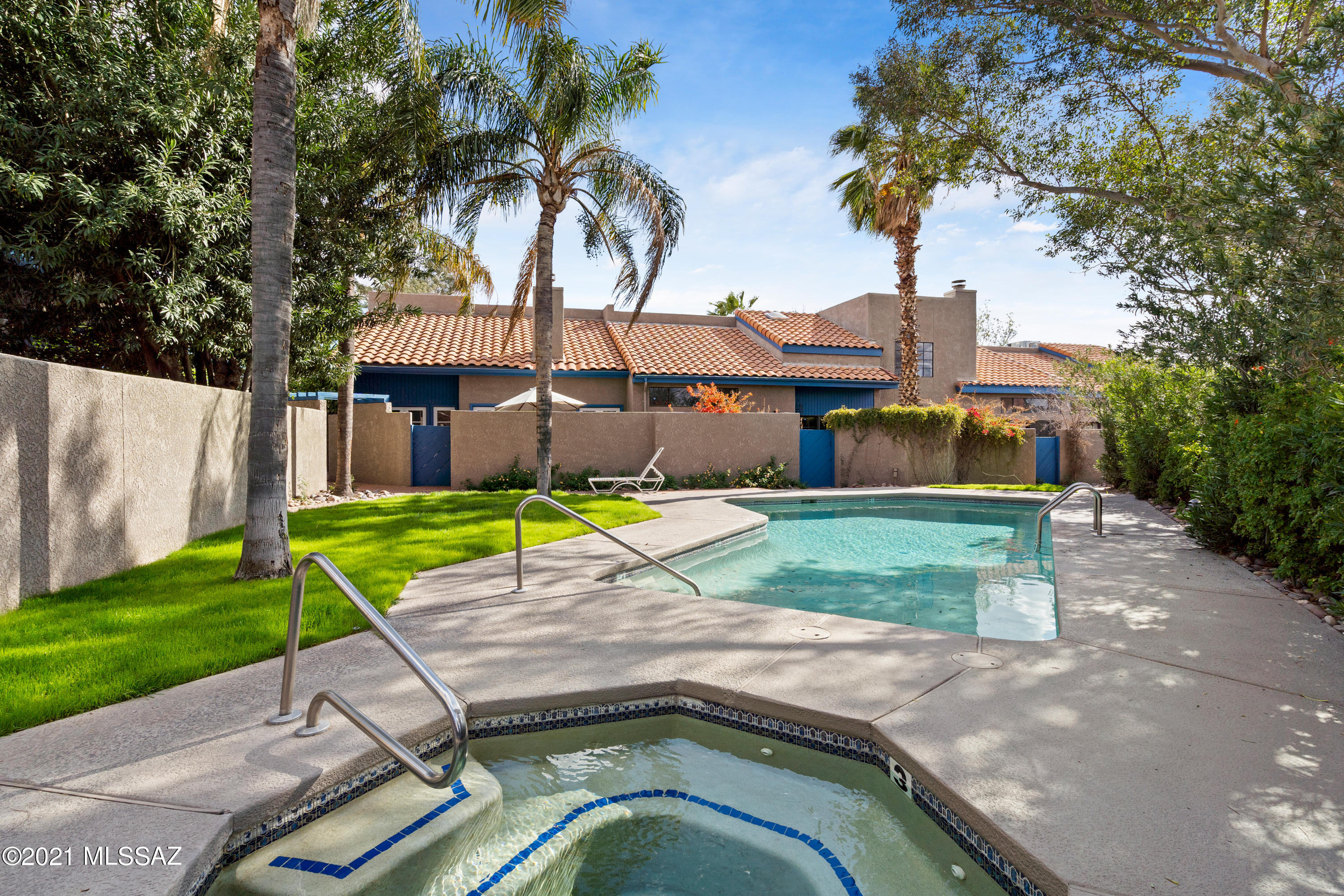 East Elm Place Townhomes (1-10) - Residential