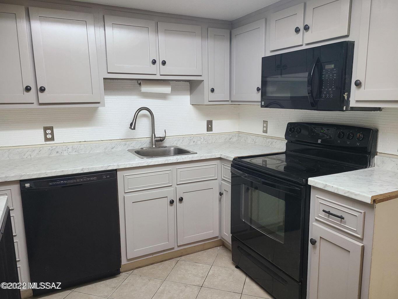 Las Casas Bellas Condo (1-44) - Residential Lease