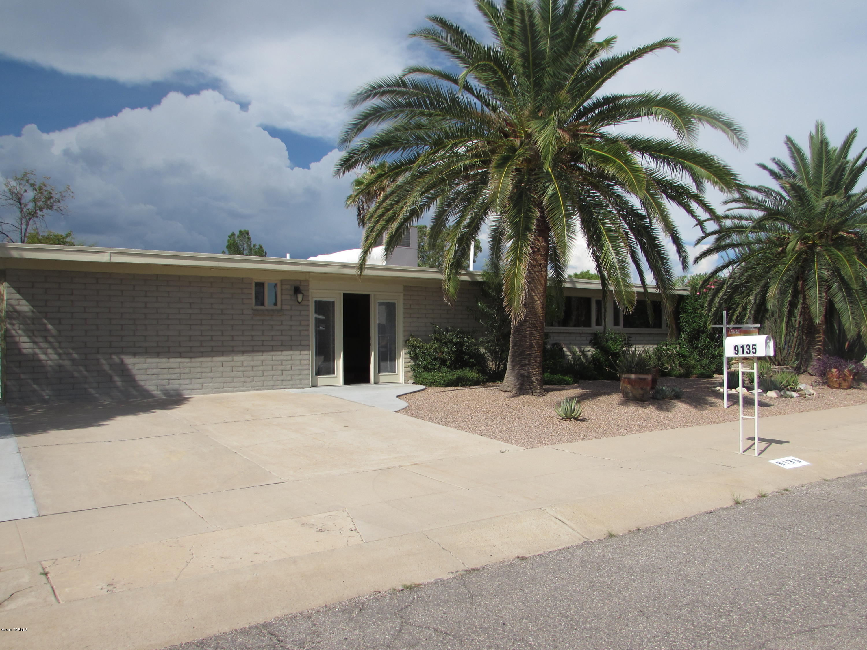 Hidden Hills East (1-118) - Residential Lease