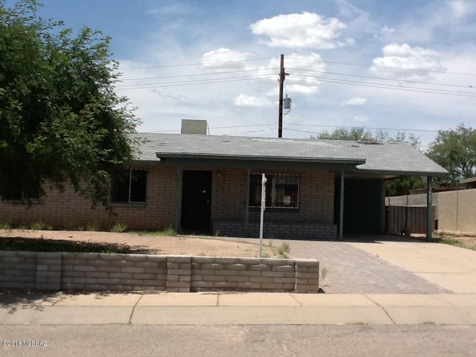 High cul de sac lot with mountain views from the front porch. Eat in kitchen, large living room, 3 spacious bedrooms. Tile & concrete flooring.Property is to be sold as is. Seller will not make lender required repairs. Advise buyers to use rehab loans or cash. WE ARE NOW IN A MULTIPLE COUNTER SITUATION. HIGHEST AND BEST ARE DUE BY 8/15 @ 5pm. SOLID OFFERS WITH NO CONTINGENCIES ARE ENCOURAGED.