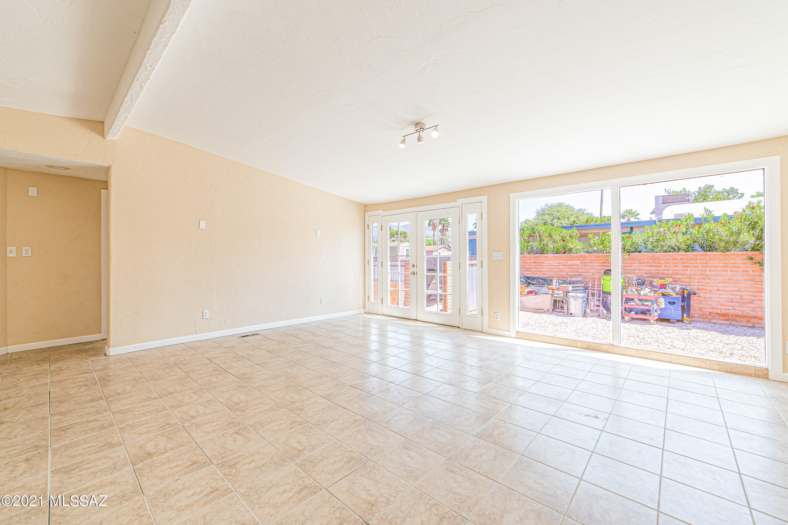 Riverside Gardens - Residential