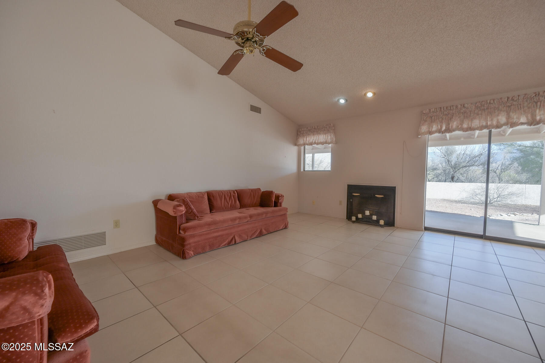 San Domingo  (27-37) - Residential