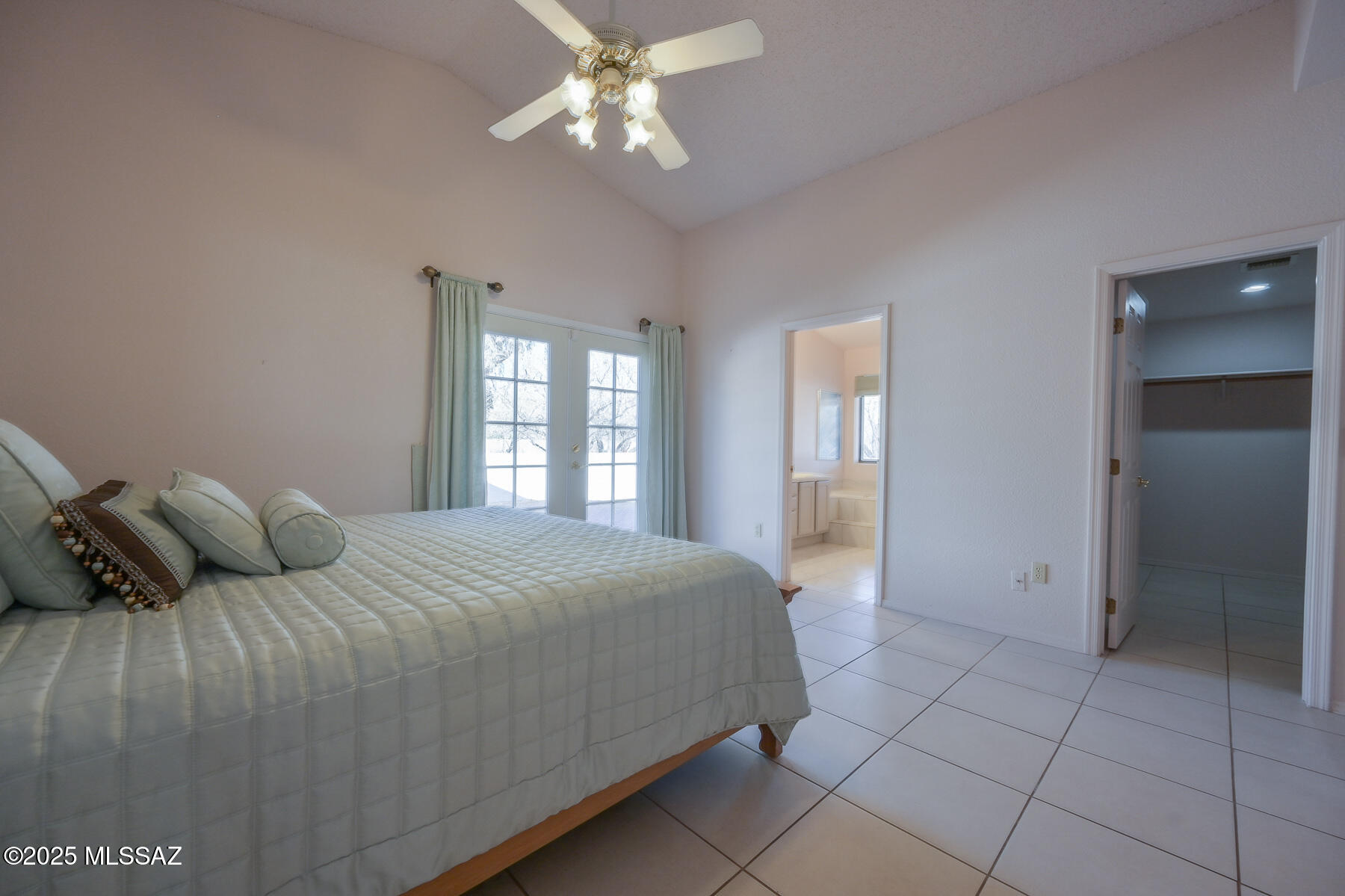 San Domingo  (27-37) - Residential