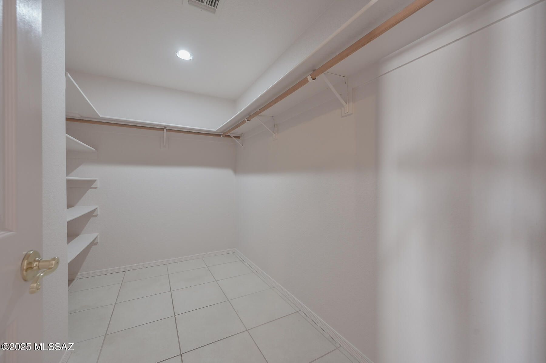 San Domingo  (27-37) - Residential