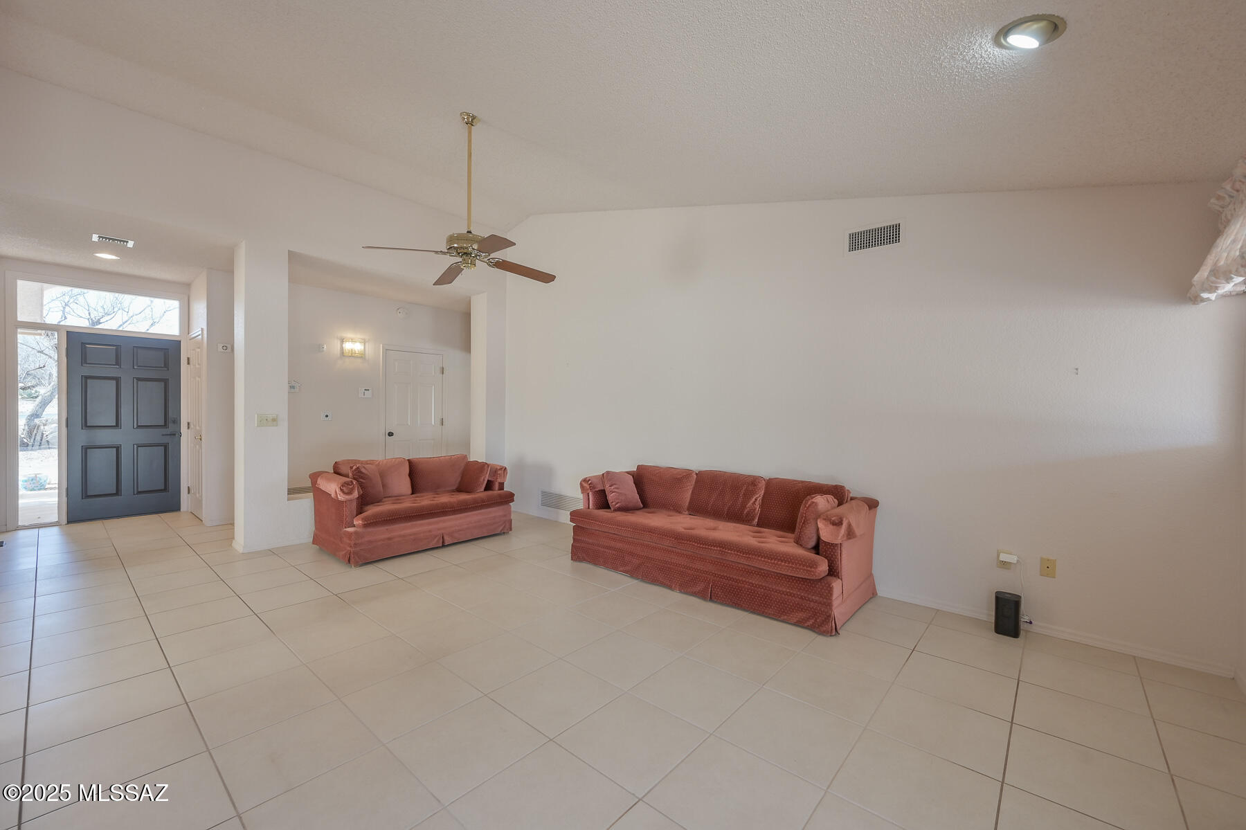 San Domingo  (27-37) - Residential