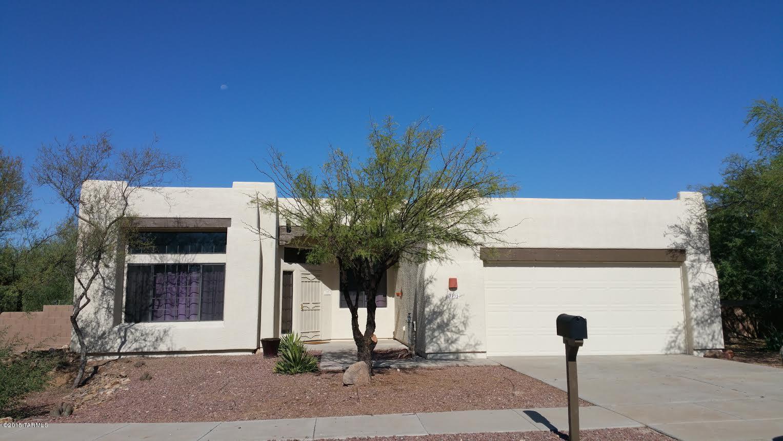 SPECTACULAR SANTA FE DESIGN W/RAISED CEILINGS, GREAT ROOM W/FIREPLACE, FORMAL DINING ROOM, FORMAL LIVING ROOM, LG. KITCHEN W/ISLAND,DEN CAN EASILY BE CONVERTED TO 4TH BEDRM, PERGO FLOORS THROUGH OUT, NEWER CARPET IN SMALLER BEDROOMS. LARGE YARD W/POOL, RAISED WALL FOR ADDED PRIVACY. NEWER A/C & HEATING UNIT, EXTERIOR OF HOME AND WALLS FRESHLY PAINTED! BACKYD HAS SO MUCH POTENTIAL TO CREATE A GREAT ENTERTAINMENT AREA! CLOSE TO ARTHUR PACK GOLF COURSE, SHOPPING & SCHOOLS