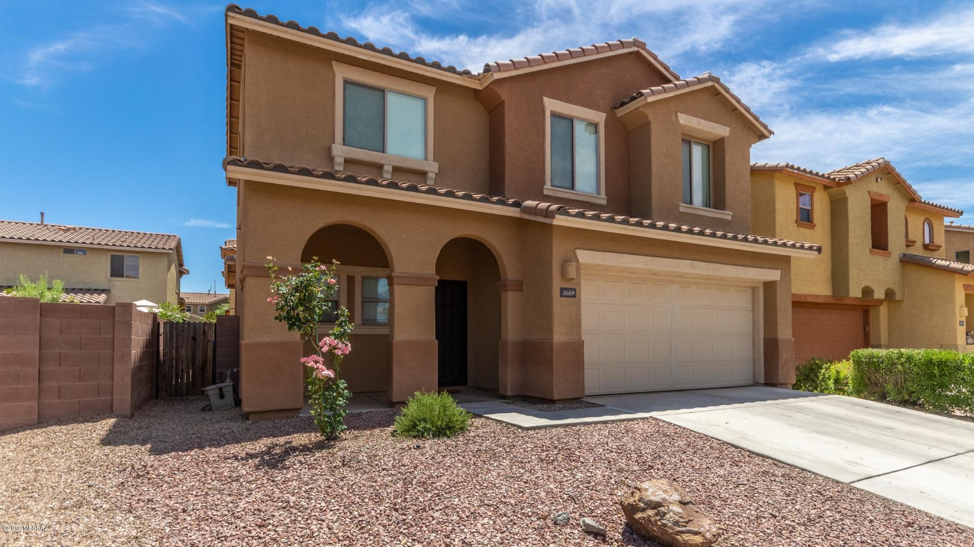 Great Location! Just minutes from shopping, and restaurants. Walking distance from river walk, community parks, and Elementary school. Don't miss out on this three bedroom two and a half bathroom with loft/office space.CO Listing agent is related to Seller.