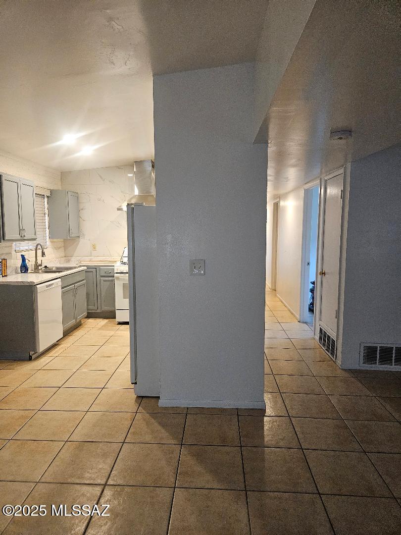 Jamaican Estates (1-77) - Residential Lease