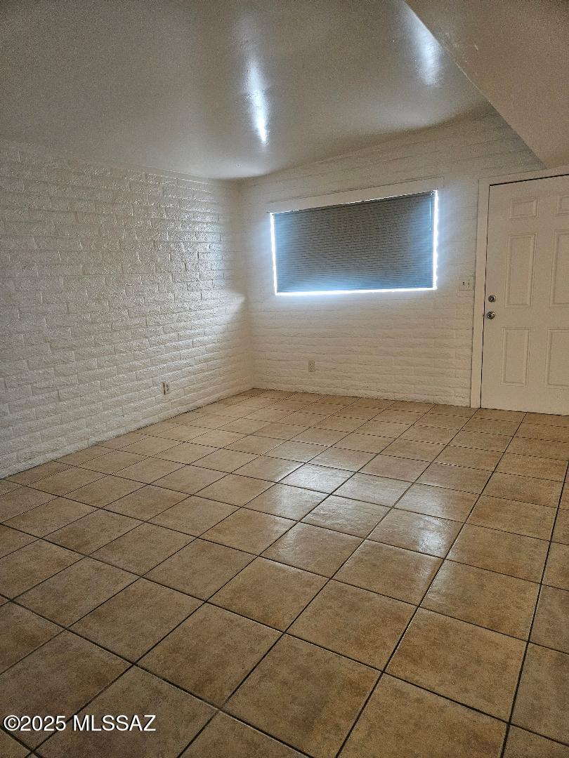 Jamaican Estates (1-77) - Residential Lease