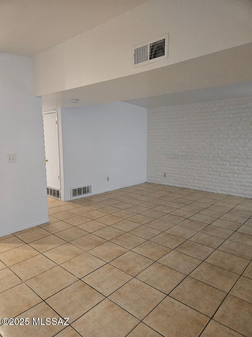Jamaican Estates (1-77) - Residential Lease