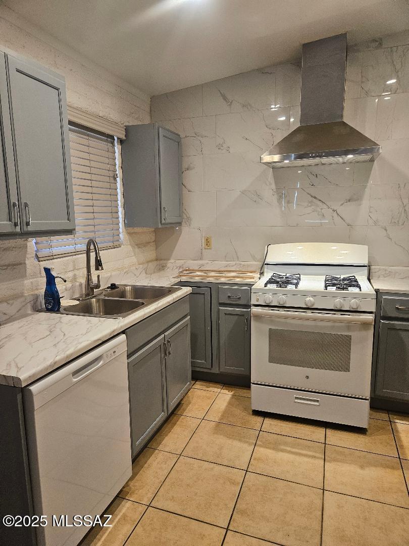 Jamaican Estates (1-77) - Residential Lease