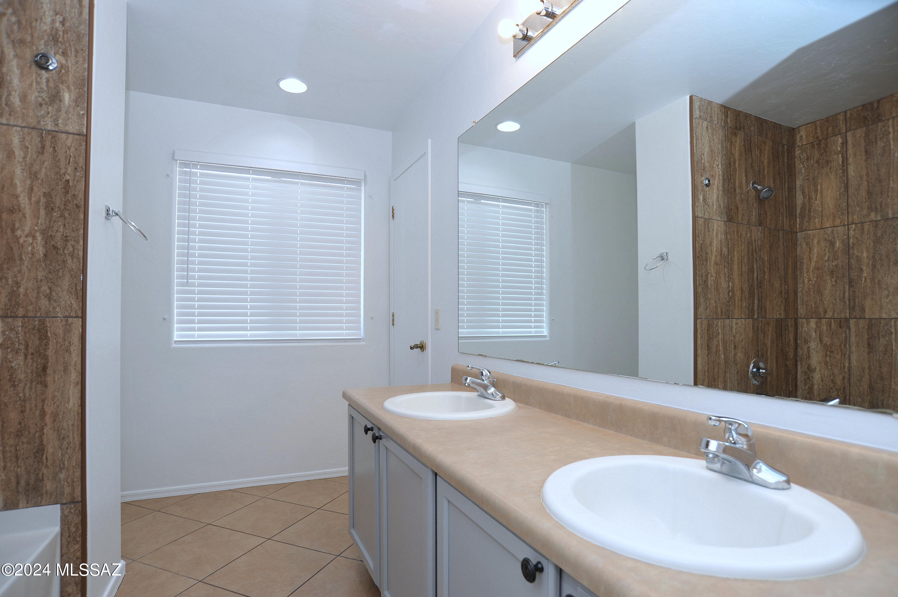 La Tierra Buena (1-207) - Residential Lease