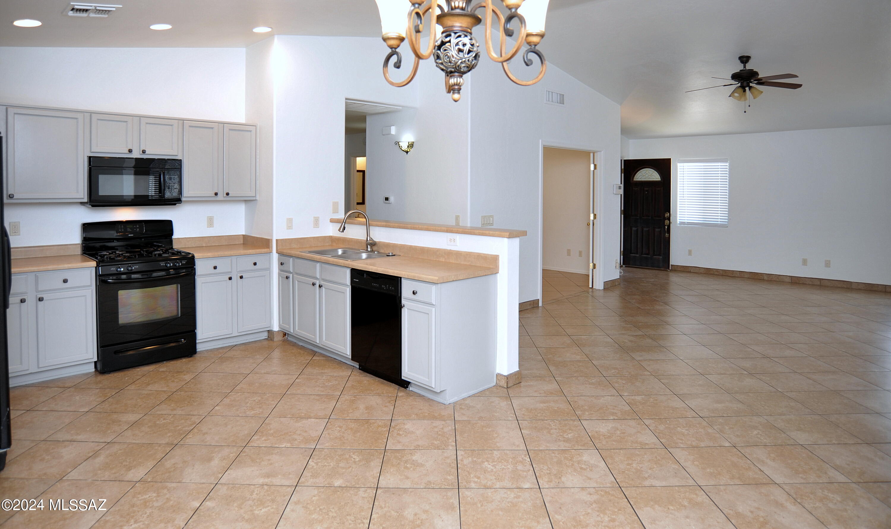 La Tierra Buena (1-207) - Residential Lease