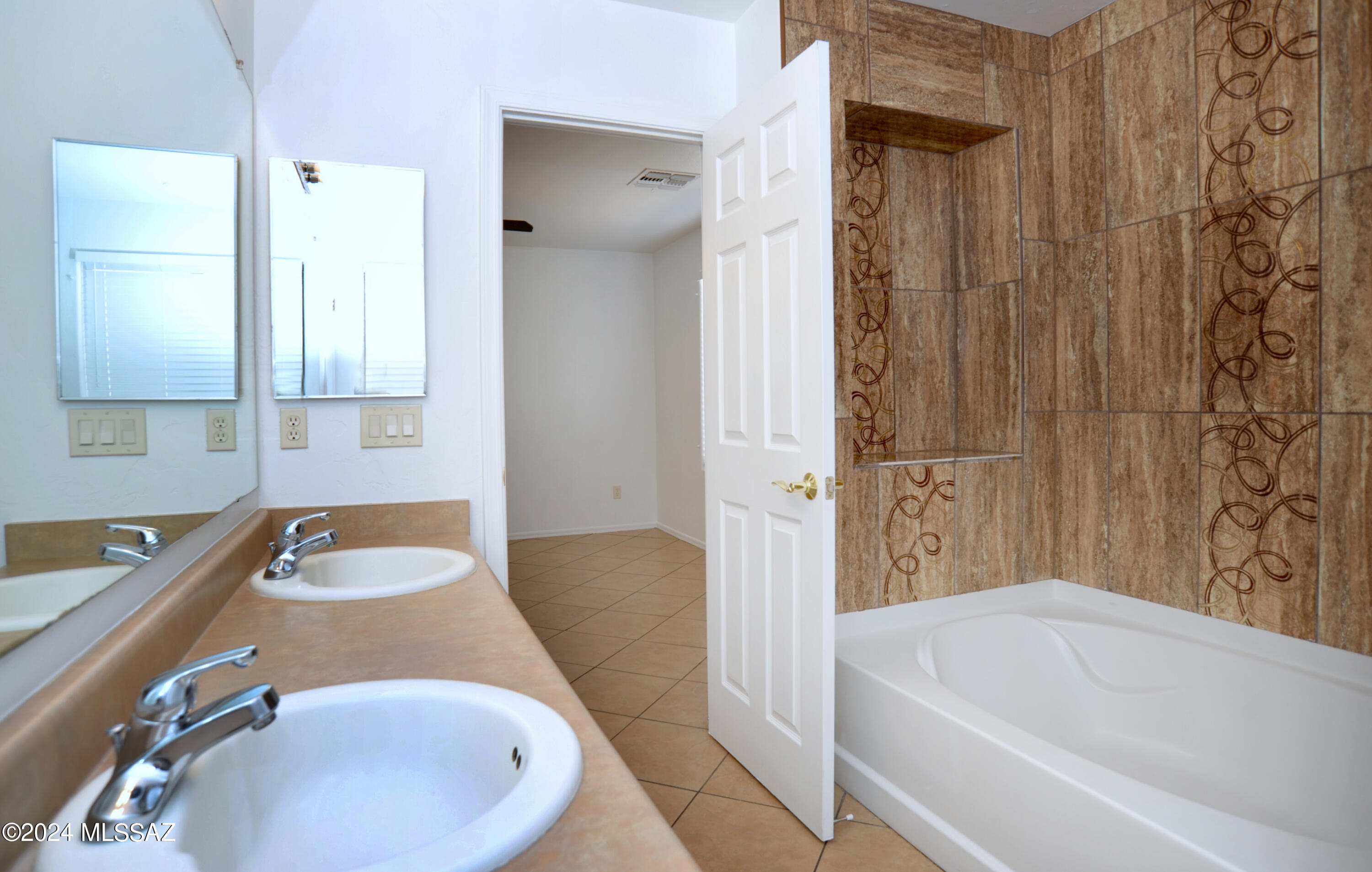 La Tierra Buena (1-207) - Residential Lease