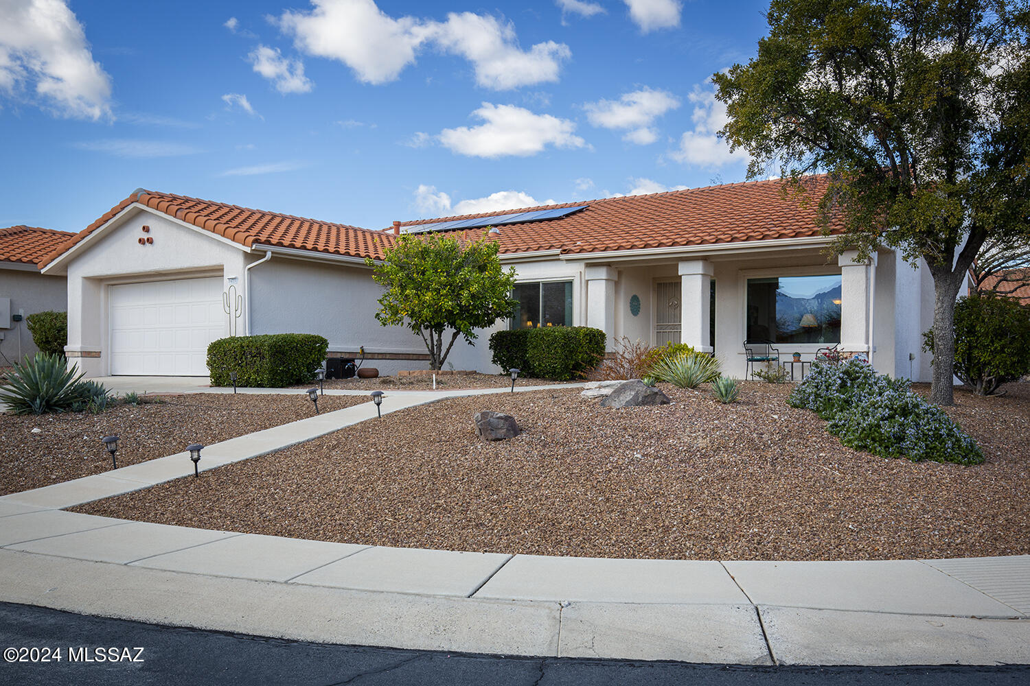 This popular Rio Vista plan offers two bedrooms plus den. Located on a corner lot, it offers beautiful views of the mountains. Great 2 bedroom + den, open and inviting living room with fireplace. Ample eat-in kitchen. Easy care landscaping, oversized garage with built-in storage. Sun City Oro Valley is an active adult community with an 18-hole golf course, restaurant, live music, 2 pools, gym, pickleball, tennis and 170+ activity clubs. HOA Capitalization fee of $3532.50 & HOA Transfer Fee of $370 paid for by Buyer. 
Solar Lease will be paid off at closing.