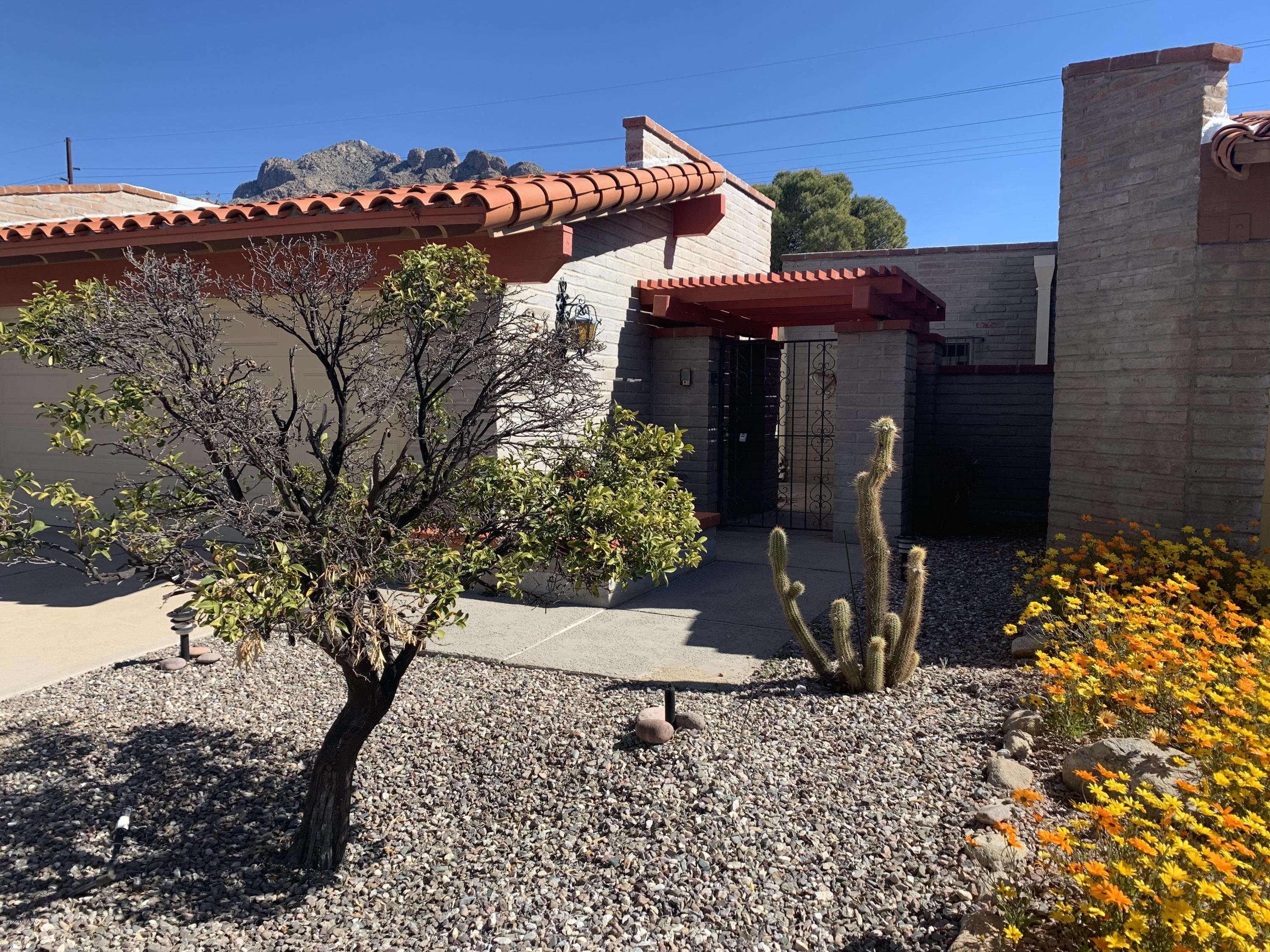 READY FOR YOU TO MOVE IN!! ALL YOU HAVE TO DO IS UNPACK AND ENJOY!! NICE QUIET SUBDIVISION, CLOSE TO SHOPPING. PLEASANT FRONT COURT YARD. VERY WELL MAINTAINED PROPERTY WITH UPGRADED KITCHEN AND LARGE LIVING ROOM. EXTRA ROOM OF MASTER BEDROOM AND EVAN AN ENCLOSED ARIZONA ROOM.