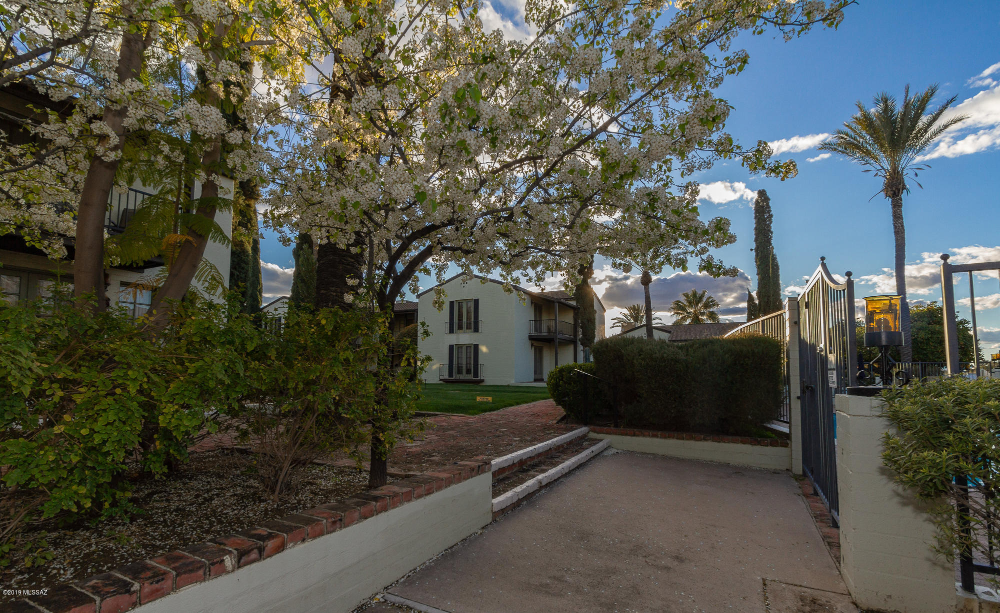 El Encanto Apartments - Residential