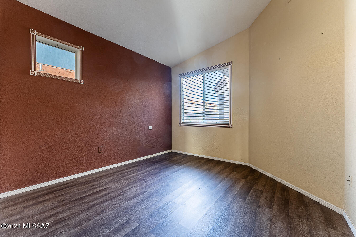 San Ignacio Heights (93-135) - Residential
