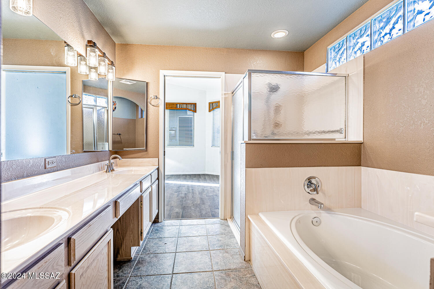 San Ignacio Heights (93-135) - Residential