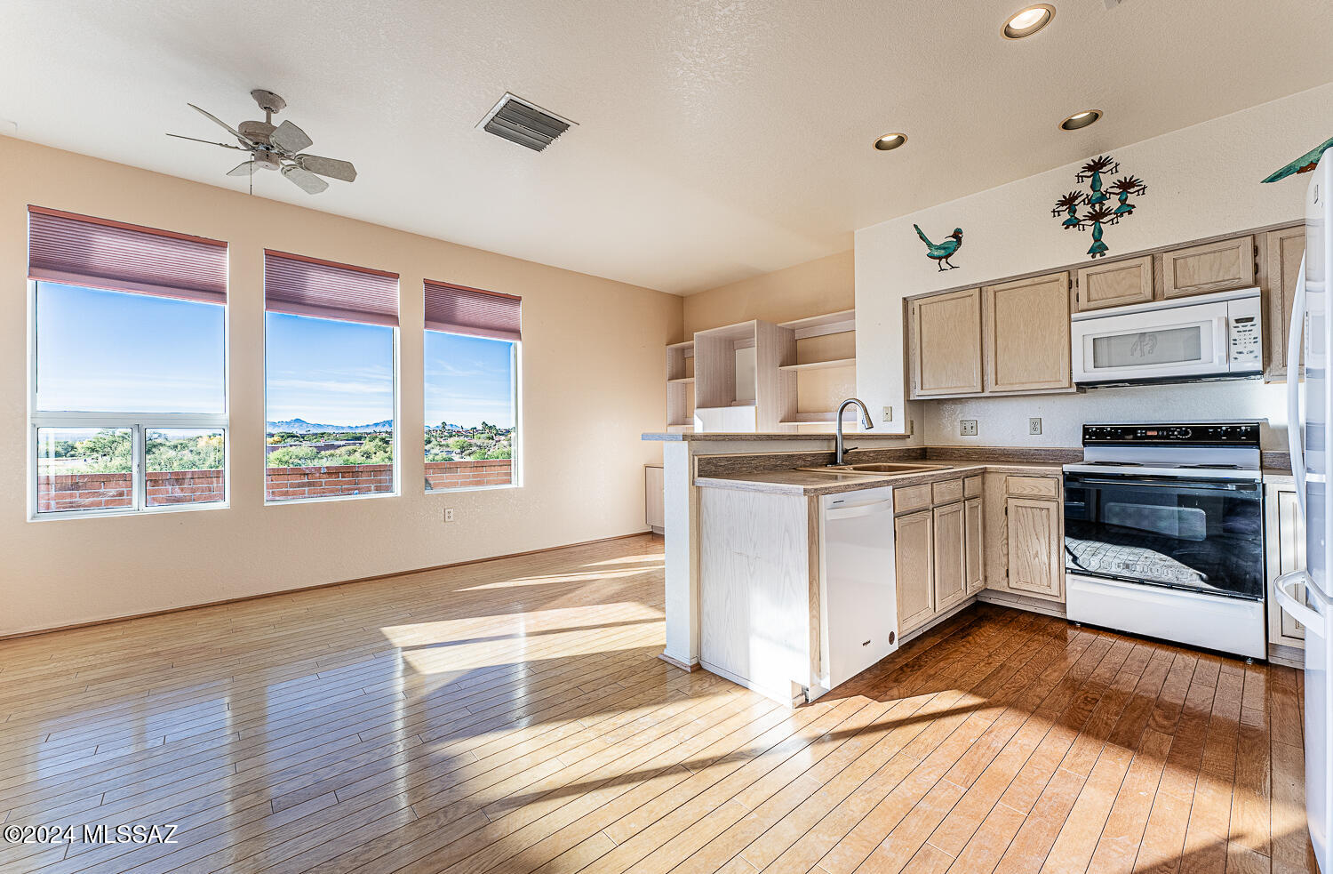 San Ignacio Heights (93-135) - Residential
