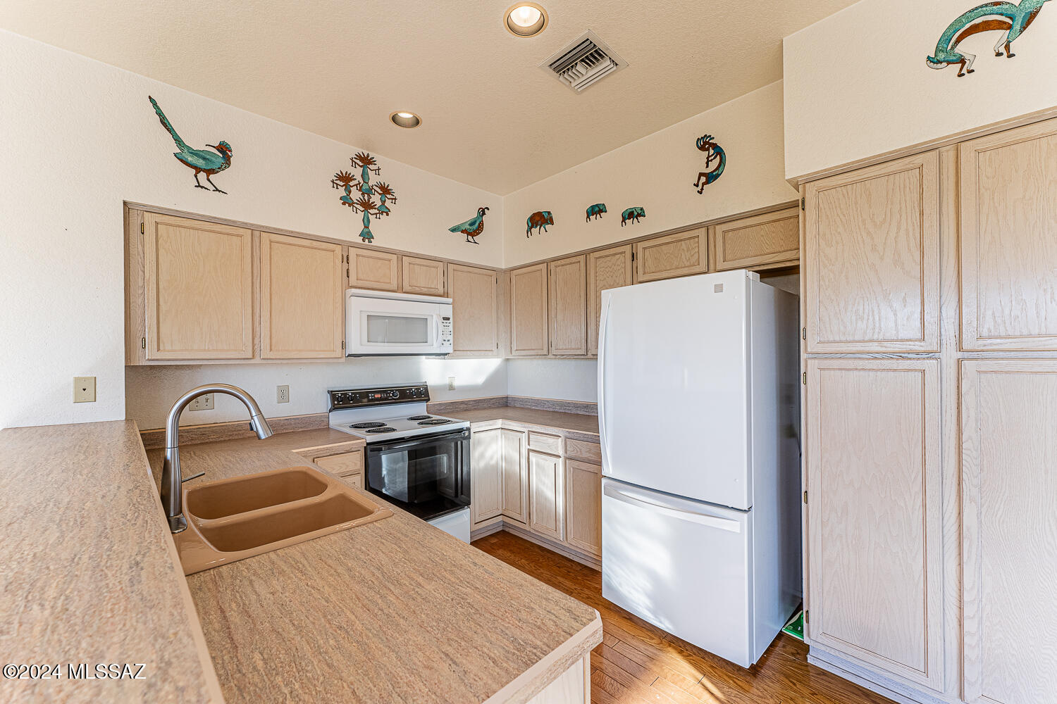 San Ignacio Heights (93-135) - Residential