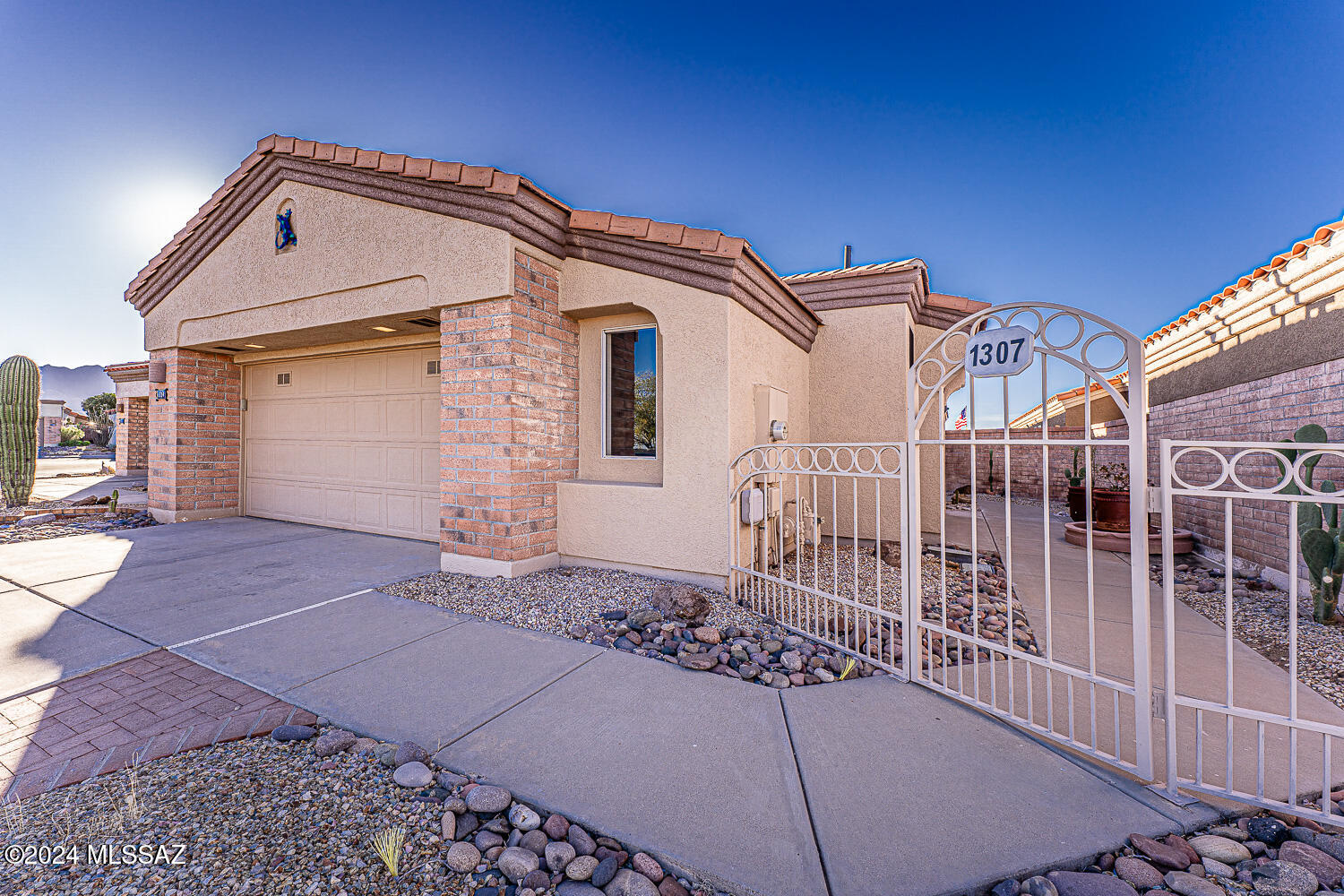 San Ignacio Heights (93-135) - Residential