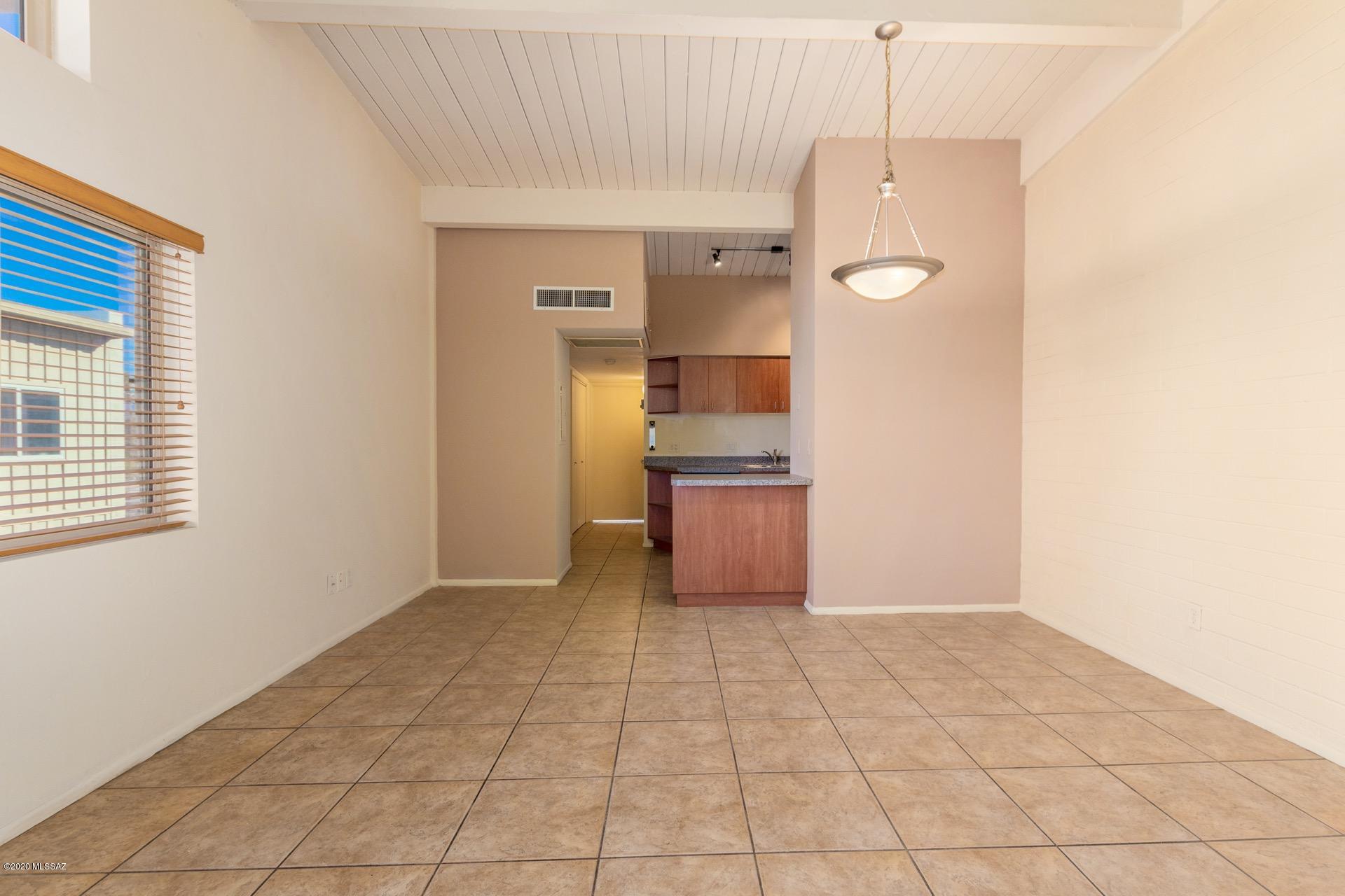 Royal Alvernon Condos. - Residential