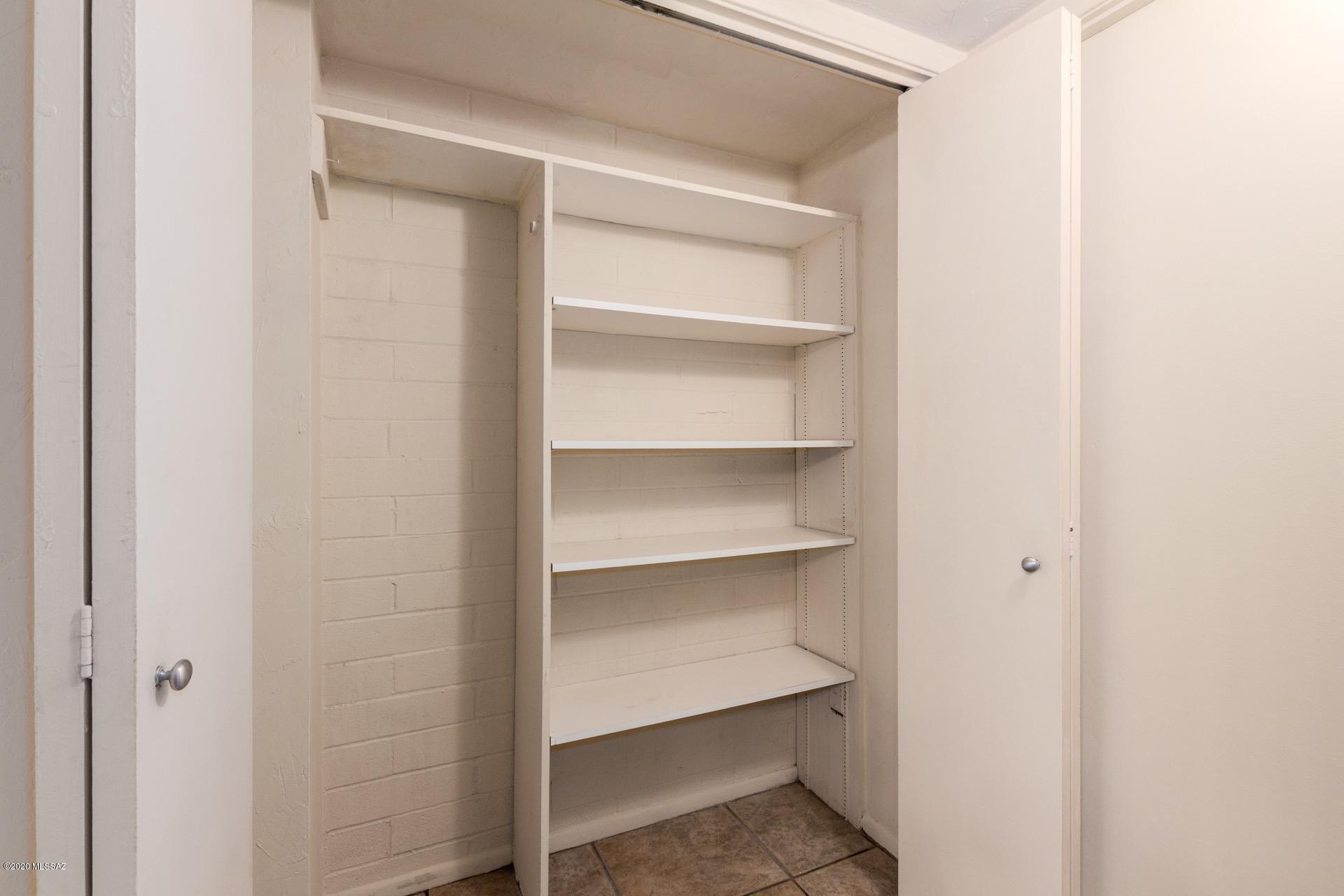 Royal Alvernon Condos. - Residential