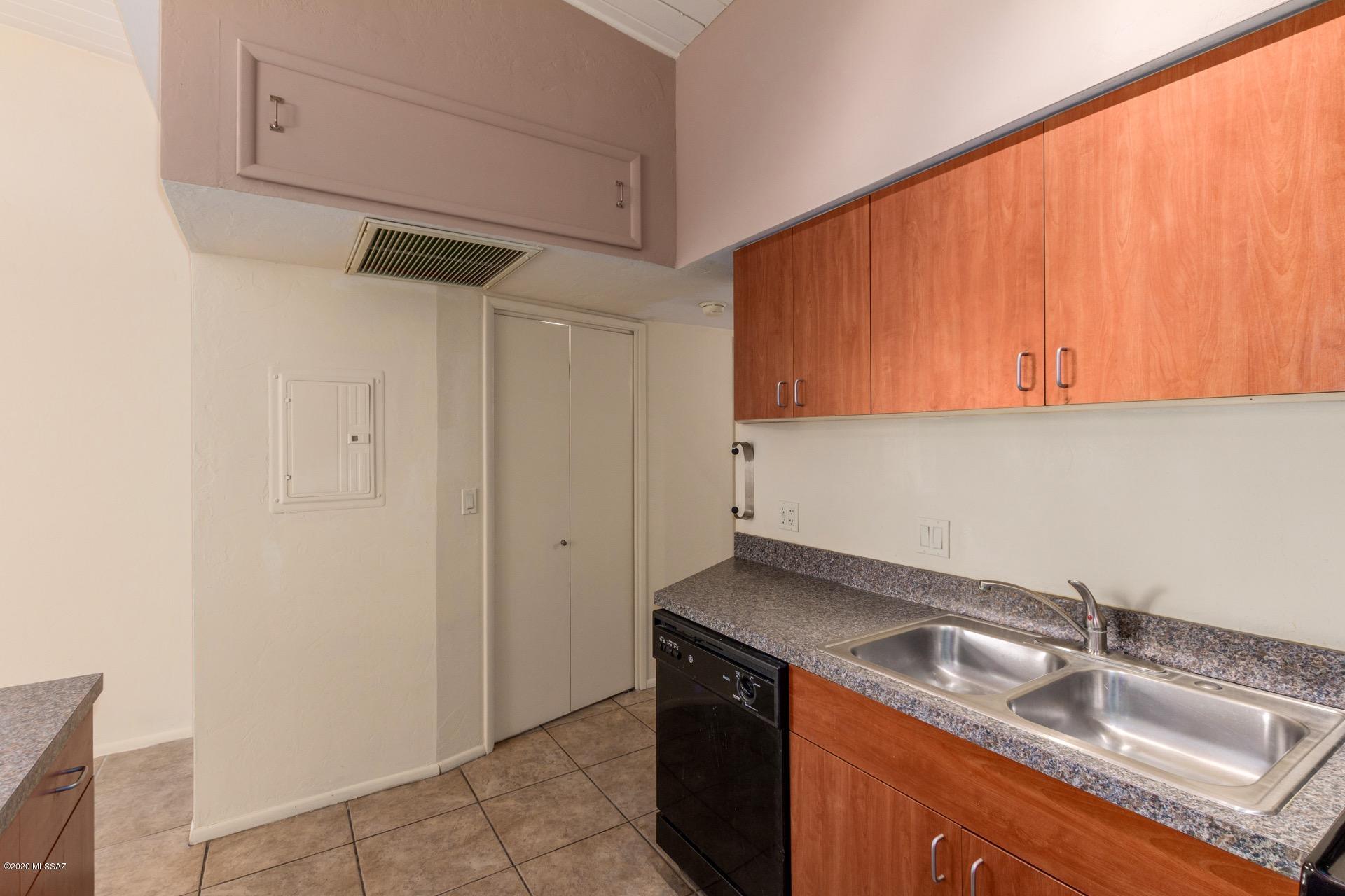 Royal Alvernon Condos. - Residential