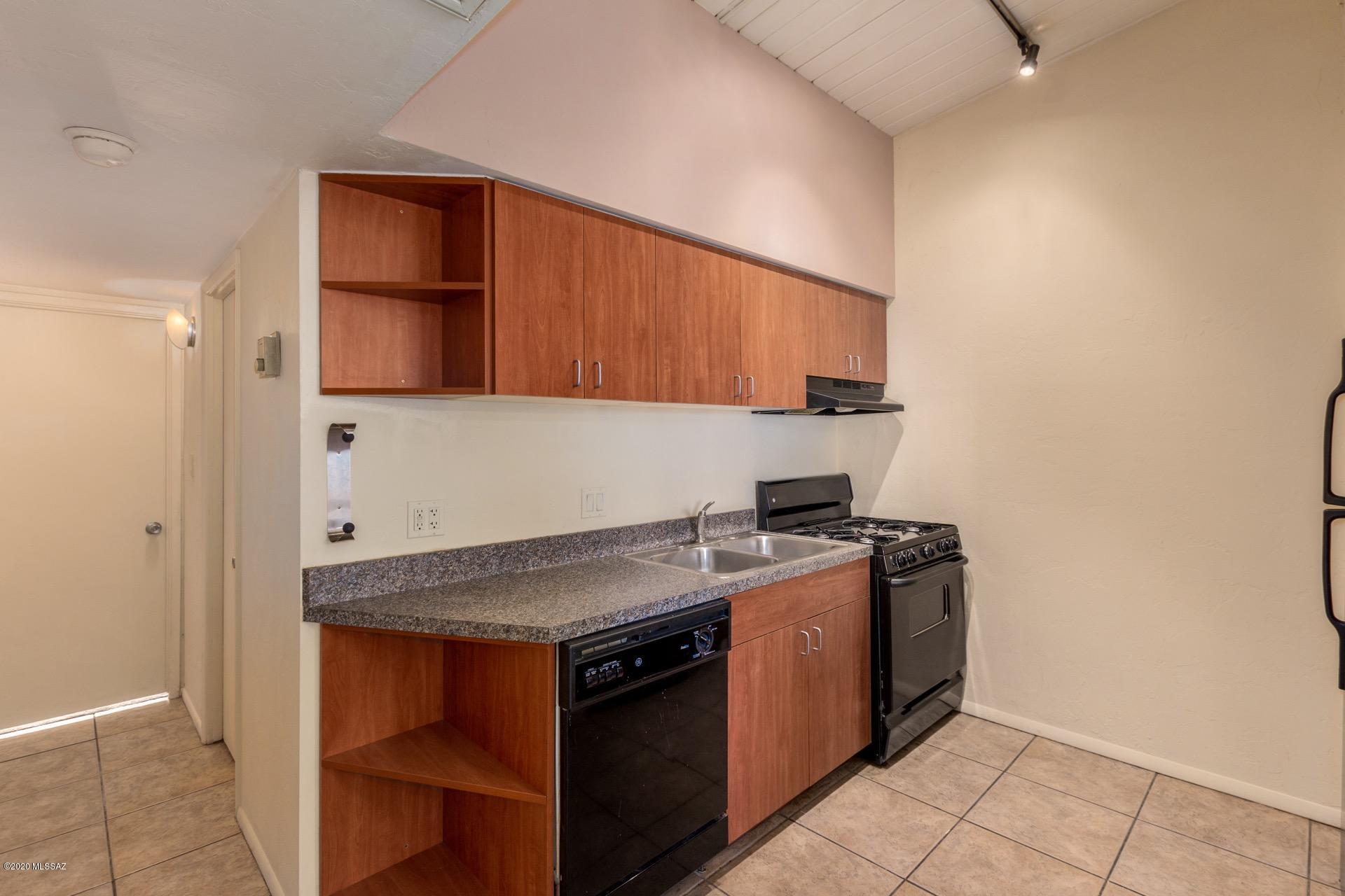 Royal Alvernon Condos. - Residential
