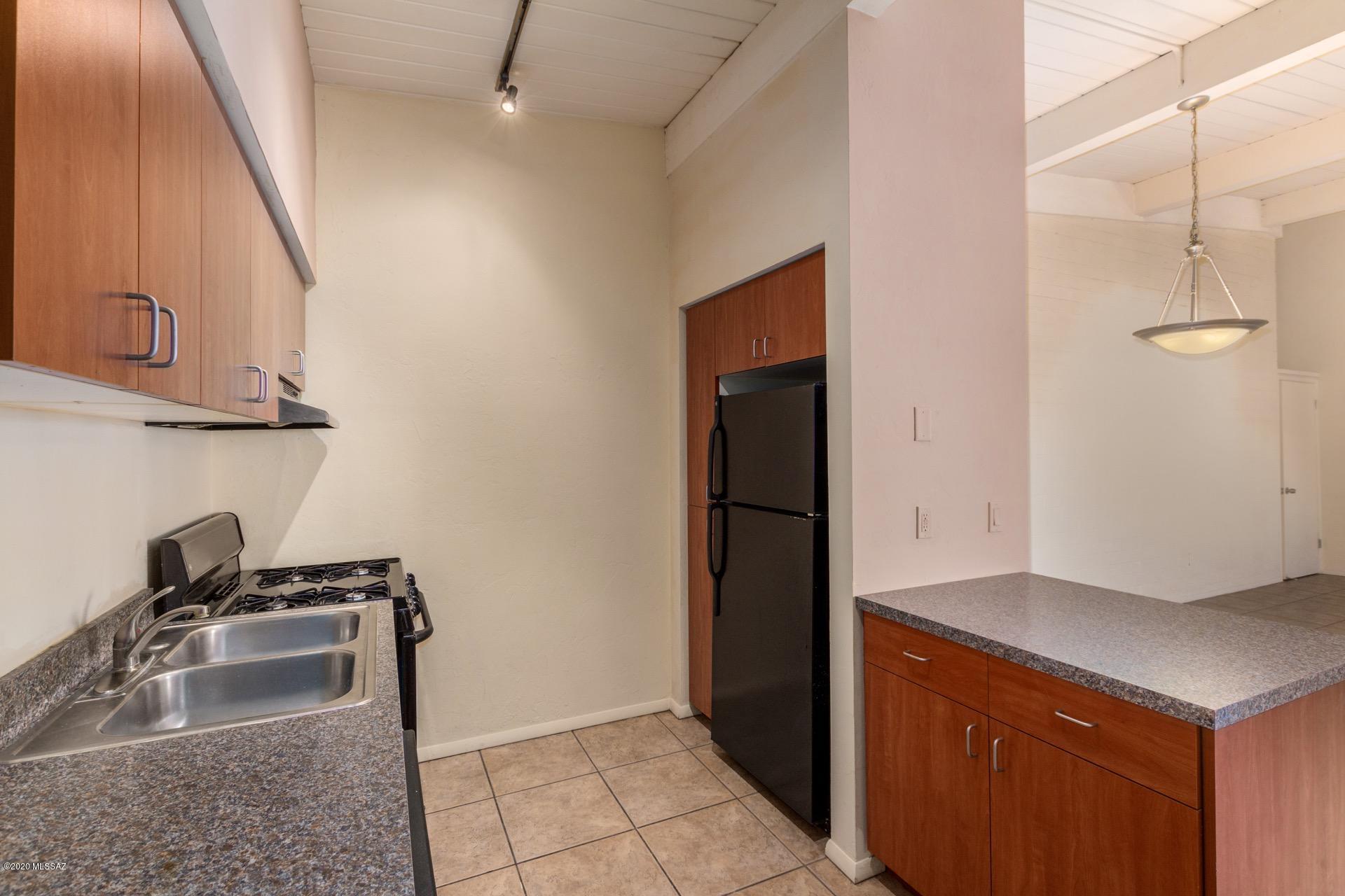 Royal Alvernon Condos. - Residential