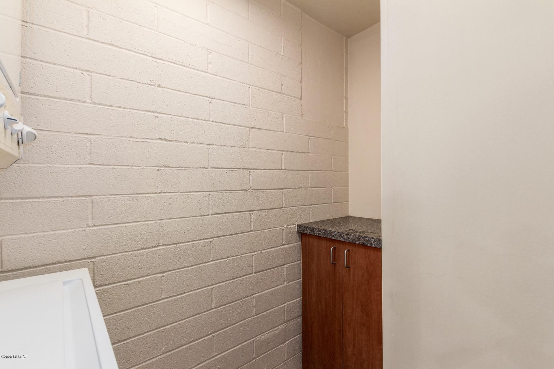 Royal Alvernon Condos. - Residential