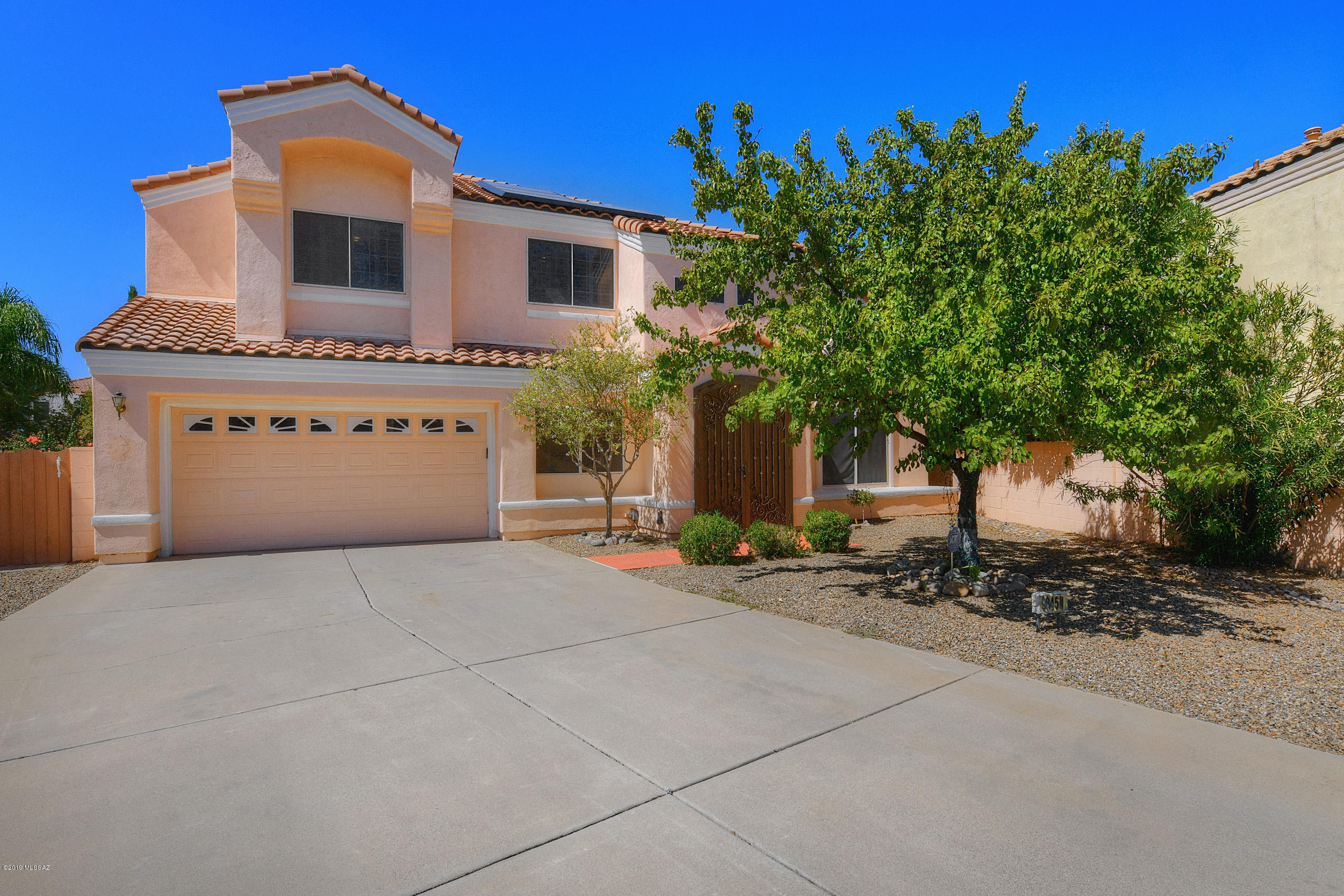 A beautiful 2600 Sqft home on a quiet cul-de-sac. Seller spared not expense! Engineered wood floors, granite counter-tops & solar panels for huge savings. Currently a 3 bedroom with den but can easily be 4 or 5 bedroom. $6K wrought iron gate on front door & much much more! Truly a must see!!!