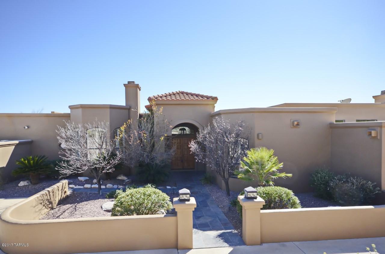 Spectacular Jetliner View Lot in Cimarron Foothills Estates. Great split bedroom plan with 4 Bedrooms and 3.5 Baths with Views from the moment you enter the home. Spacious Gourmet Kitchen. Master Suite Has Large Sitting Room with Fireplace. Separate Wing w/sitting area, Can be used as a guest wing, kids wing or mother-in-law suite. Come see this special home on one of the best view lots in all of Cimarron!