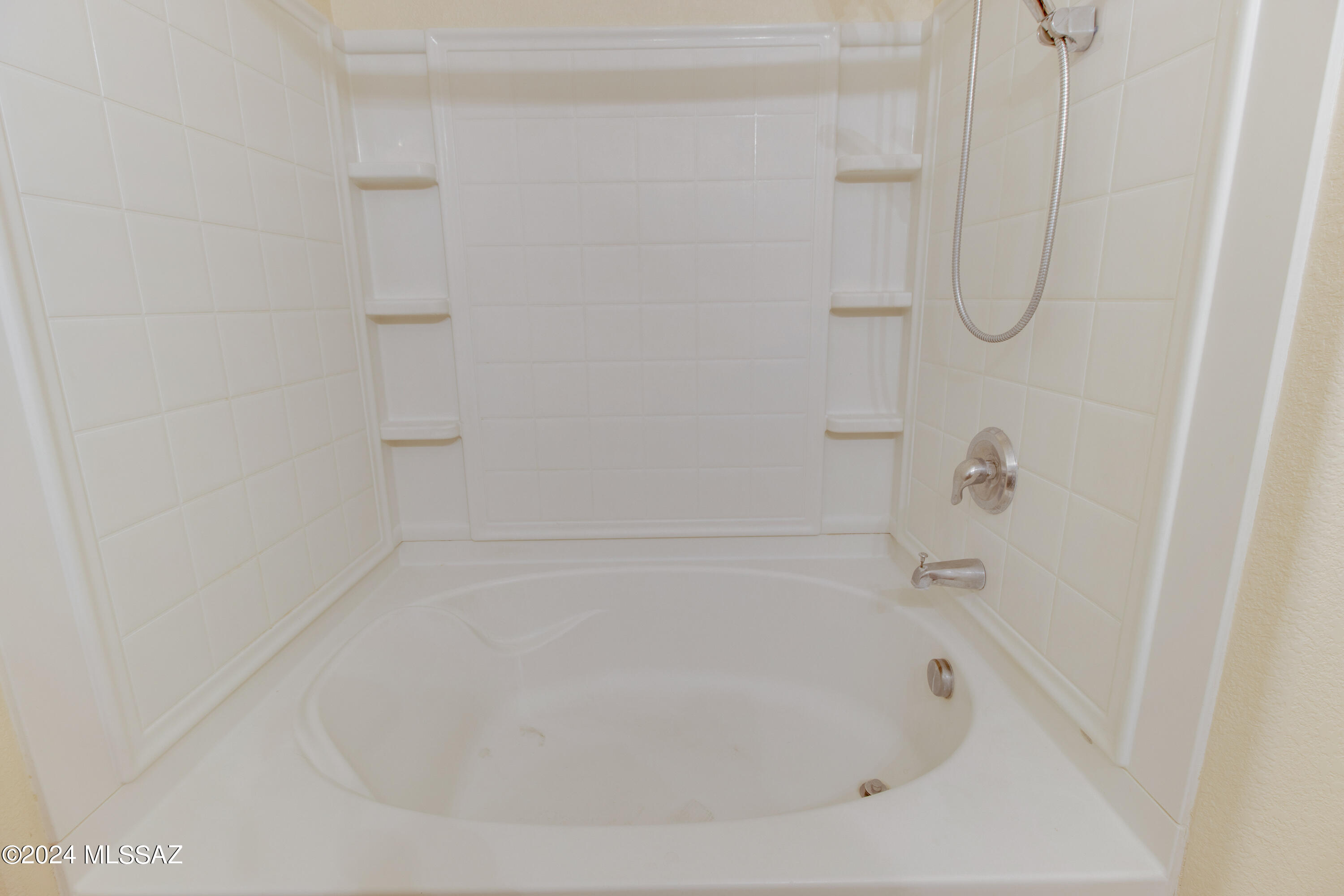 Rillito At La Cholla (1-133) - Residential Lease