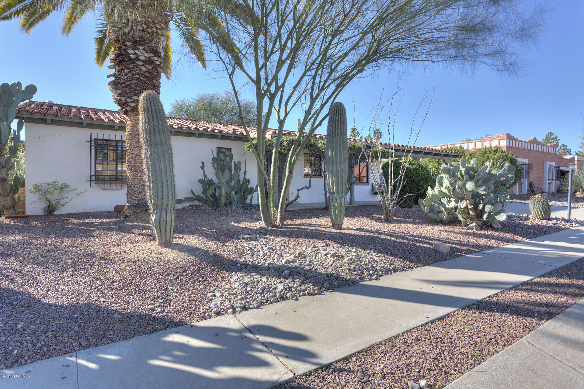 Wonderful opportunity to renovate a Green Valley classic. Located on a wonderfully landscaped and private lot in popular Green Valley Fairways 2, this 2Bed, 2bath, block and stucco house has a den, garage & carport, and gas beehive fireplace. Carpeting and refrigerator have been removed. Contact your agent or listing agents for findings from recent pre-inspection.
