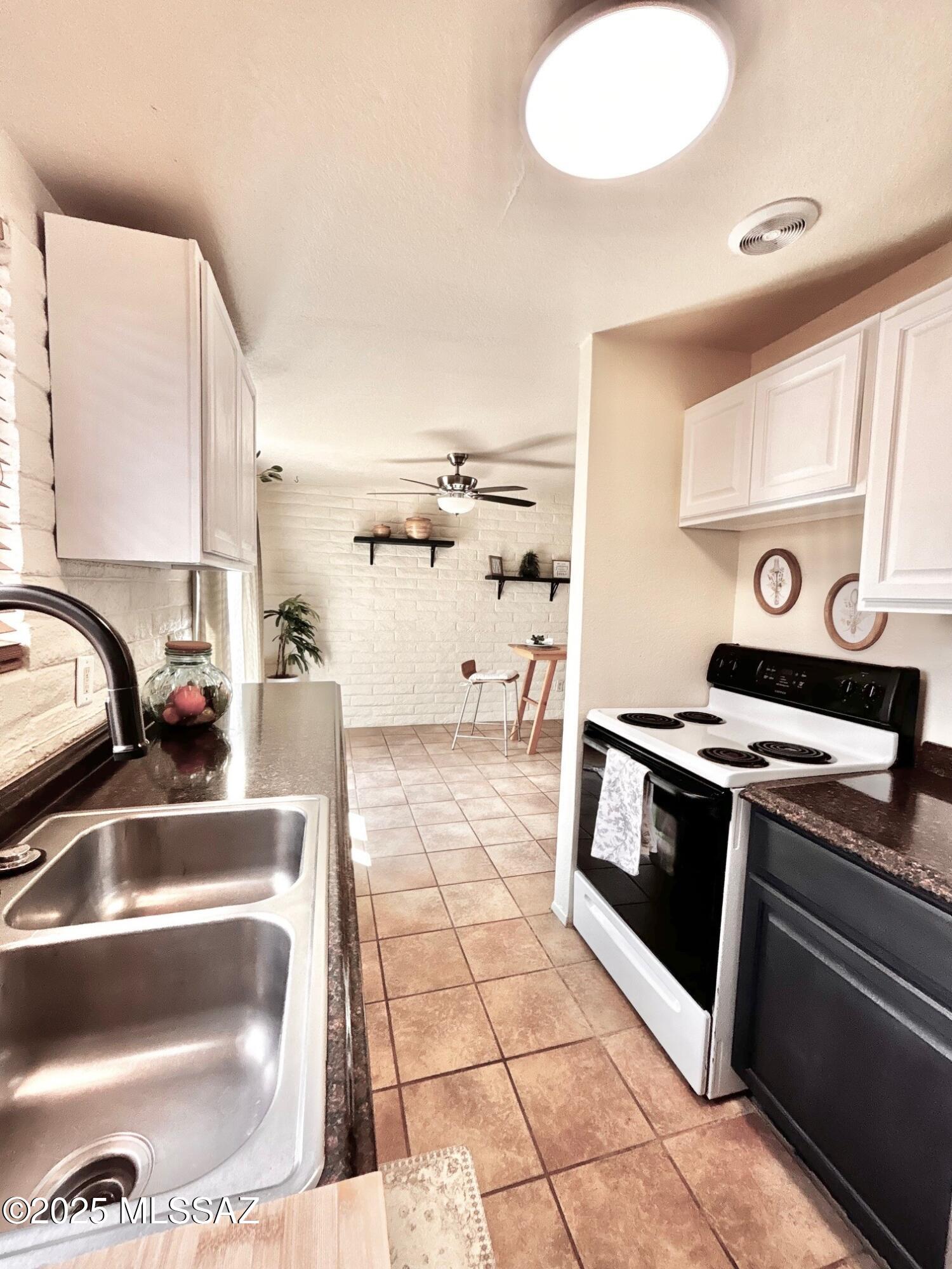 Casas Adobes Park (277-415) - Residential