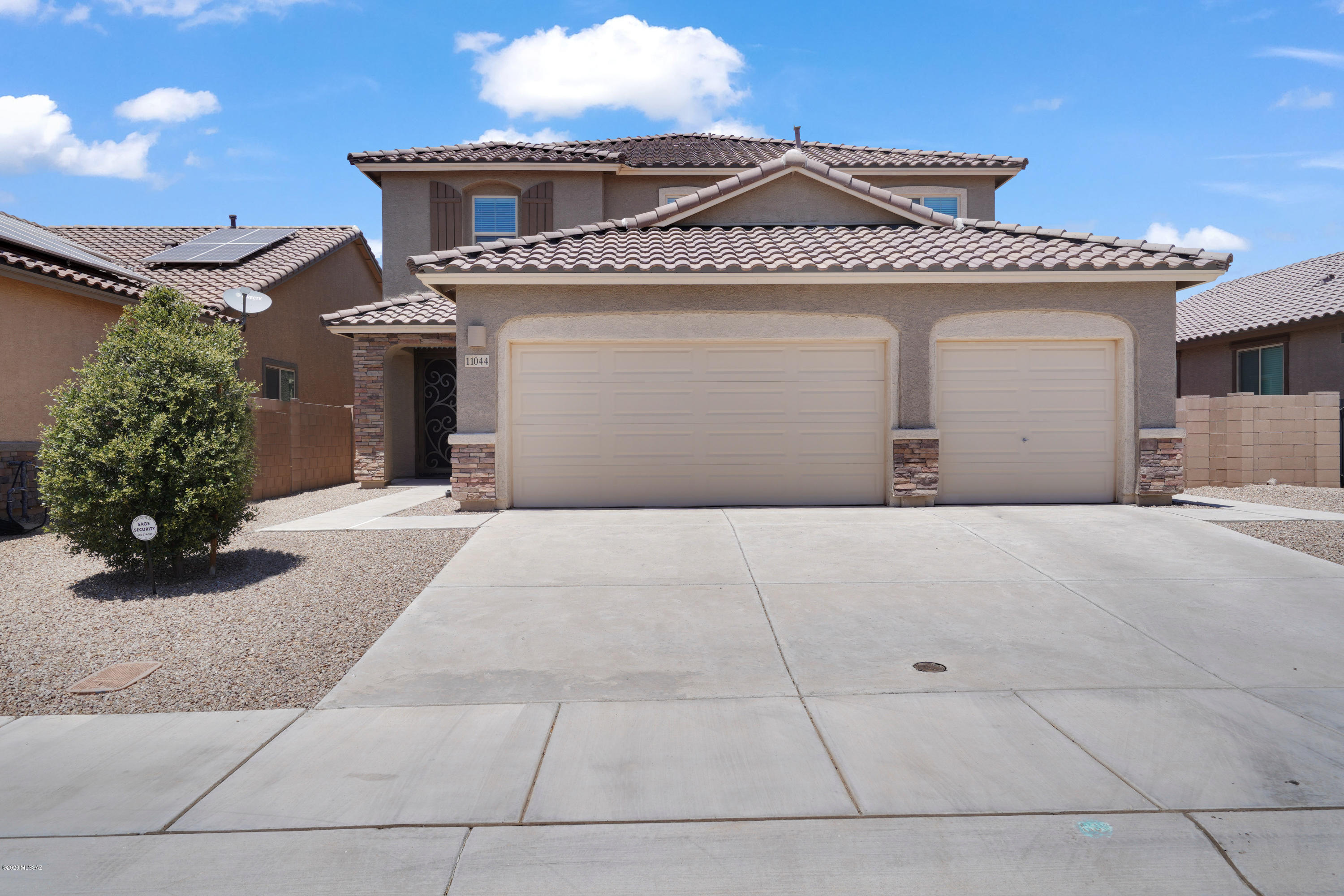 Amazing ''LIKE NEW'' home.  One of Lennar's ''NEX-GEN'' homes.  Private guest quarters is downstairs with kitchenette, family room, bedroom, 3/4 bath and huge walk in closet with washer/dryer and its own private front patio and entry from the side yard. Wide open kitchen/family/dining room great for entertaining. Kitchen has large corner pantry, breakfast bar, breakfast nook, granite counters, gas range. 3 more generous size bedrooms upstairs plus a large loft area great for a game room, media room etc.  The owners suite has a separate shower, garden tub, double sinks and huge walk in closet.  The full guest bath has double sinks, Check out the size of the laundry room it is massive and even has a big storage room inside.  Back covered patio faces North for shady summer afternoons. Big yar