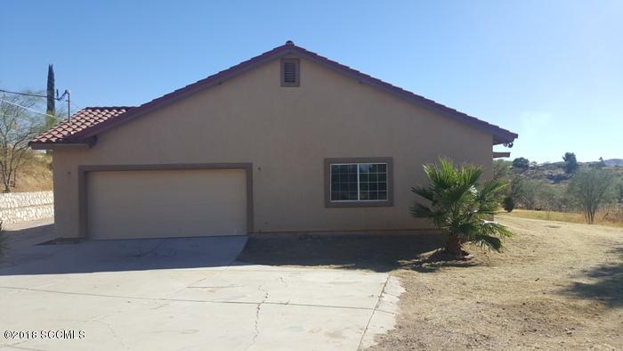 Wonderful ready to move in home in Nogales. Spacious 3 bedroom 2 bath home with a 2 car garage. Must see!! Won't last long.