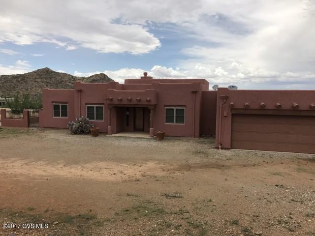 Great opportunity to own horse property in the sought after Vail School District. This three bedroom home has 3 full baths, a large kitchen and a 5 car garage. Enjoy the views and privacy but appreciate the accessibility to Raytheon, the airport and UA Tech Park as well.