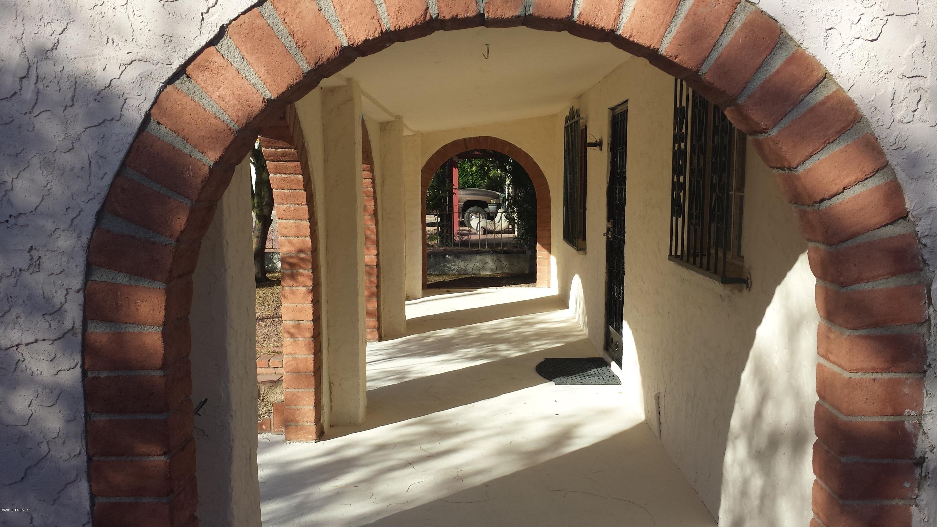 Country Club Manor - Residential
